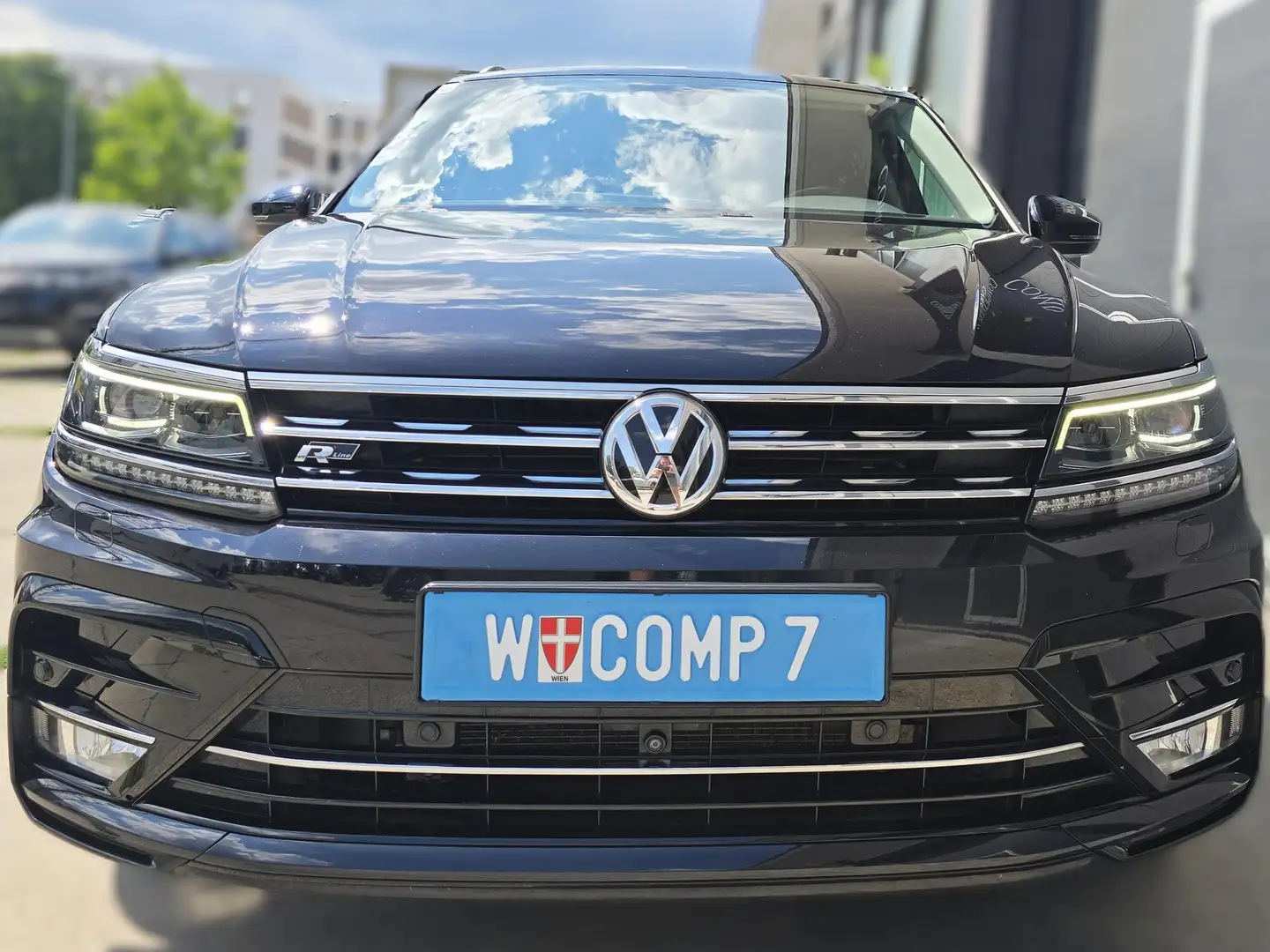 Volkswagen Tiguan 2.0 TDI DSG R-Line 4-Motion Massage Anhänger Schwarz - 2