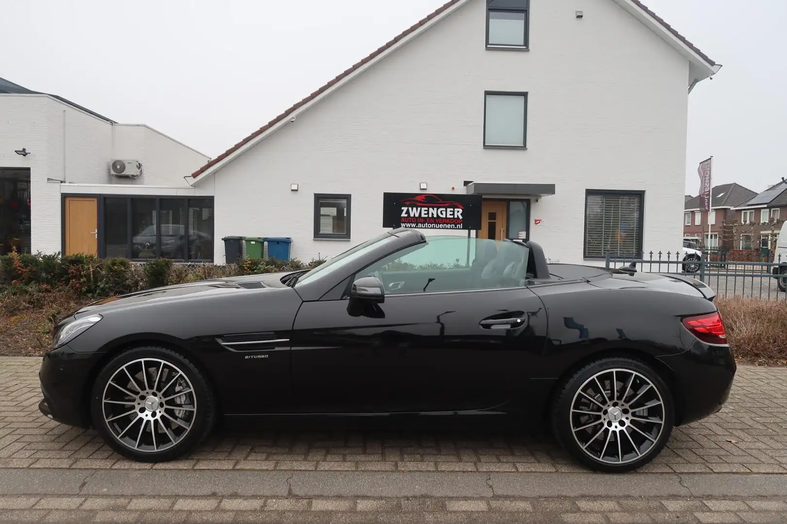 Mercedes-Benz SLC 43 AMG MAGIC-SKY DAK|CAMERA|ADAPTIVE CRUISECONTROL|HARMAN crna - 2