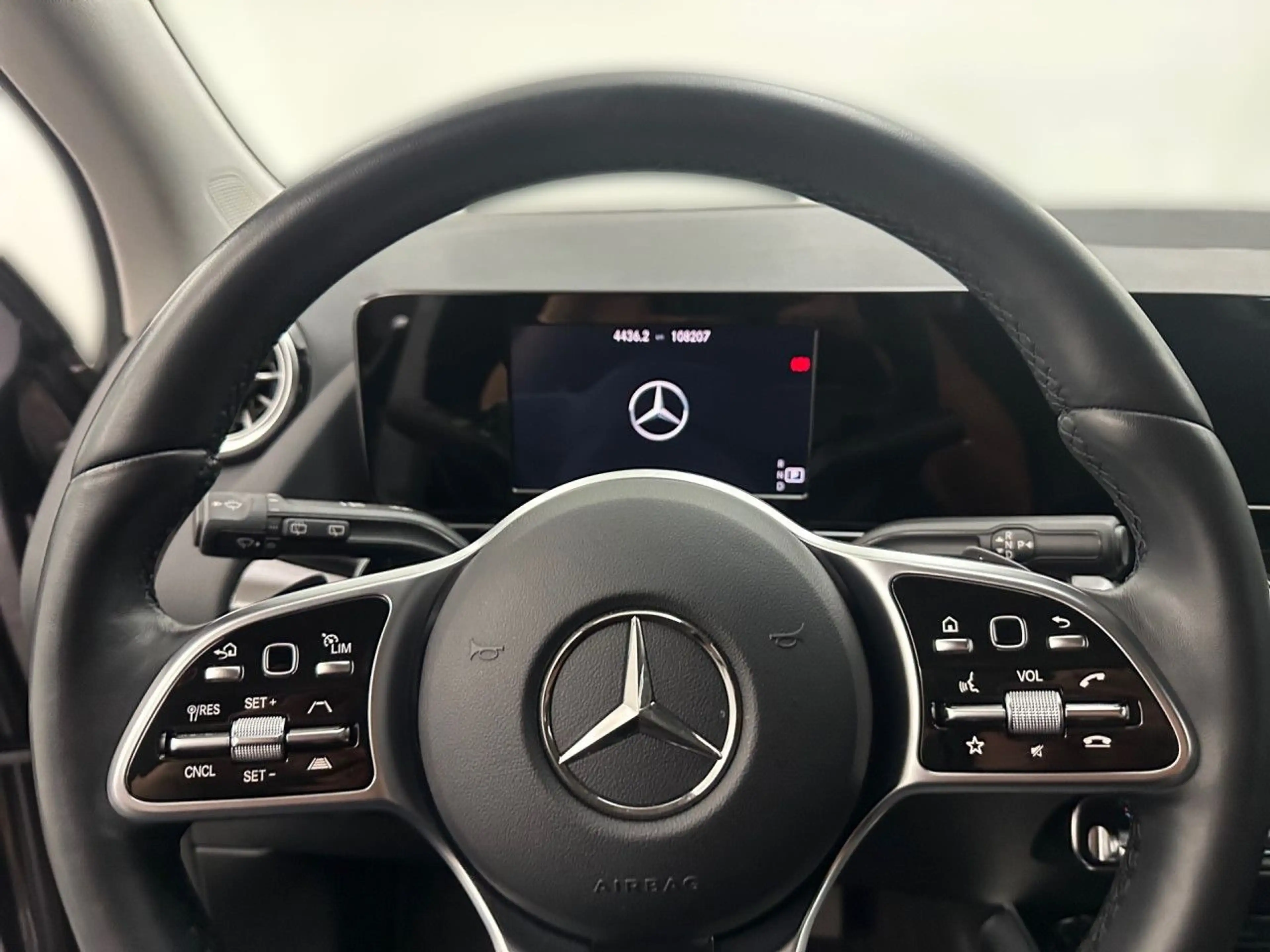 Mercedes-Benz GLA 220 d Multibeam Distr+ AHK Keyl-GO Kamera PTS — photo 10