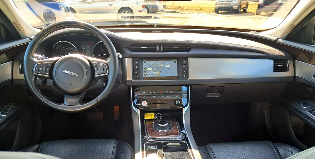 Jaguar XF снимка Jaguar XF
