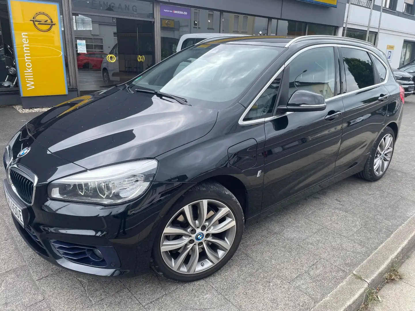 BMW 225 225xe Active Tourer Sport Line +2 JAHRE GARANTIE Zwart - 1