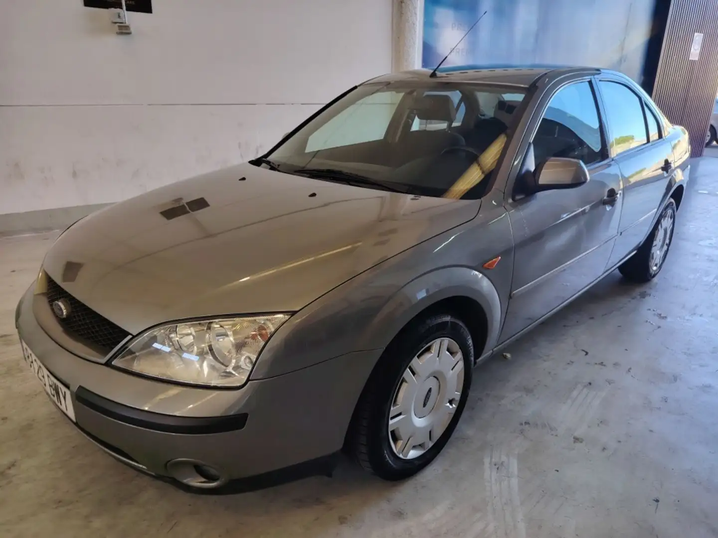 Ford Mondeo 2.0 TDCi Trend 115 Gris - 1