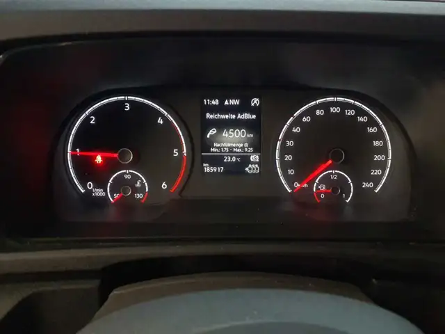 Volkswagen Caddy view 11