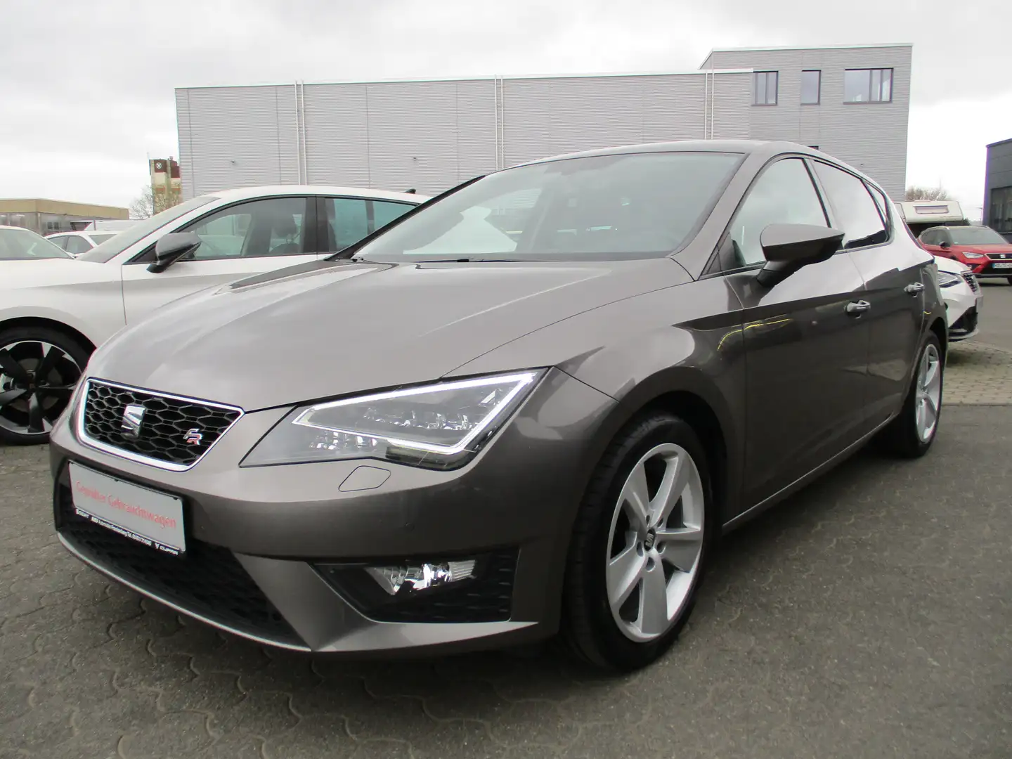 SEAT Leon 1.4 TSI Start Grau - 1