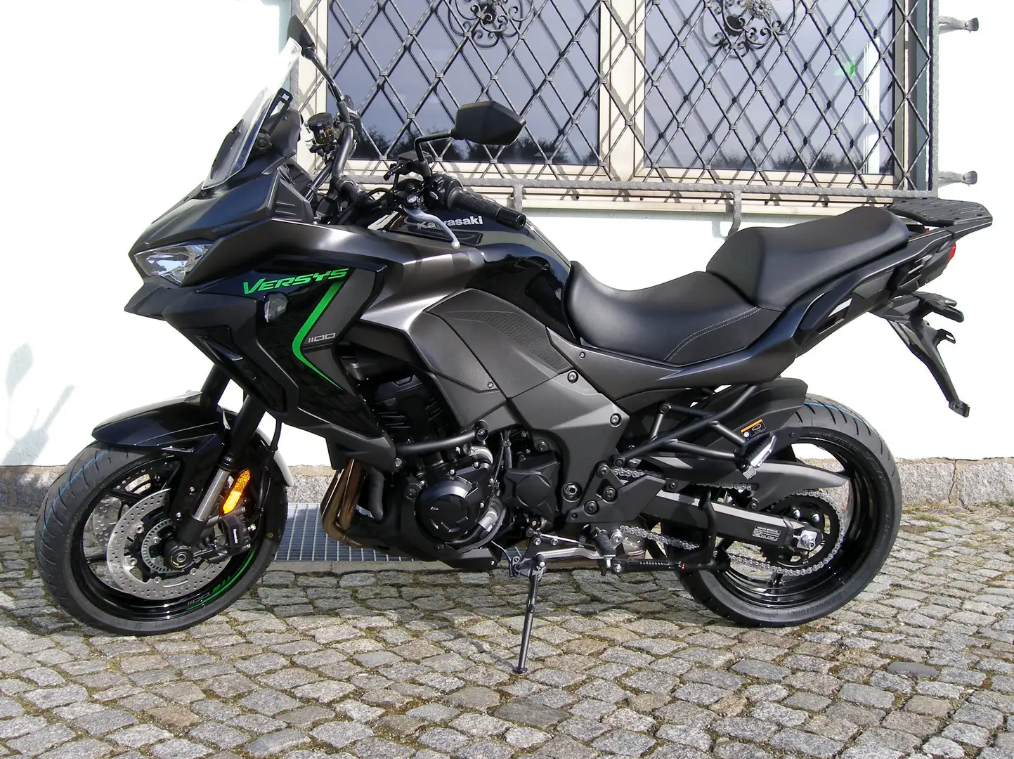 Kawasaki Versys 1100 Negro - 2