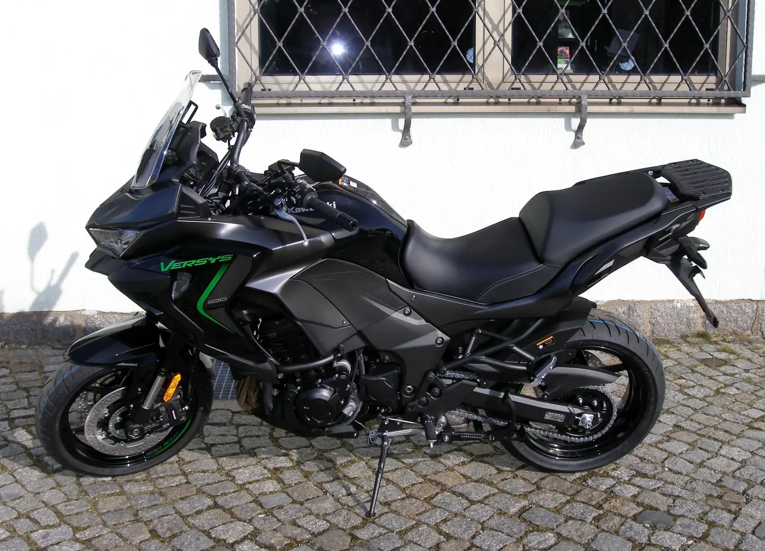 Kawasaki Versys 1100 Negro - 1