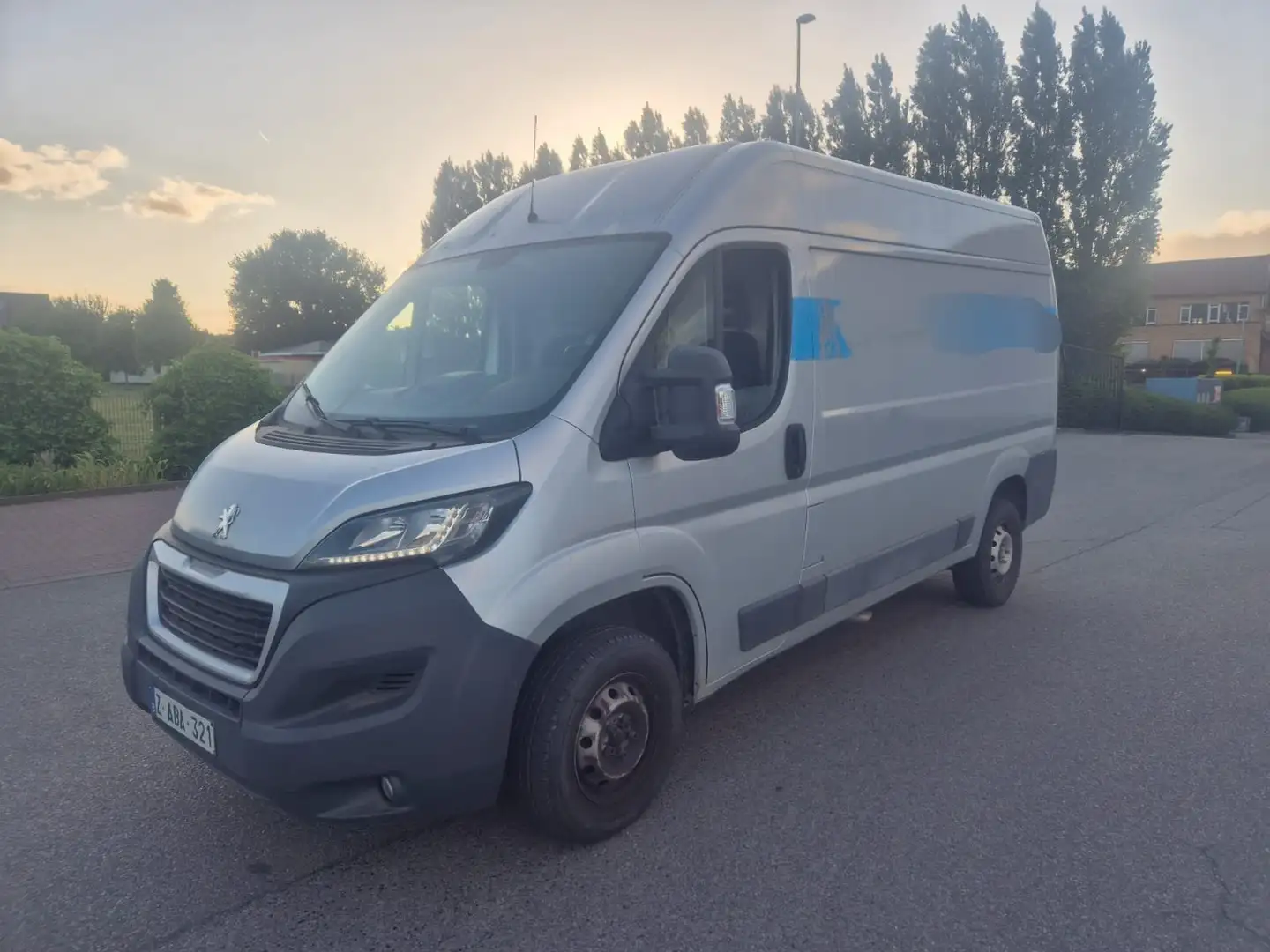 Peugeot Boxer 2.0 BlueHDi  70000 KM 1ER PROPRIÉTAIRE Gris - 1