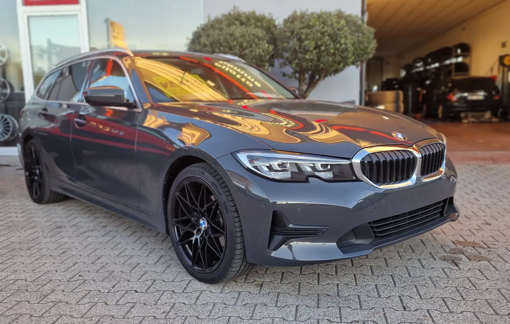 BMW 318 *Touring*LOOKMSPORT*Cerchi19*Pelle*TETTO*FULL - 1