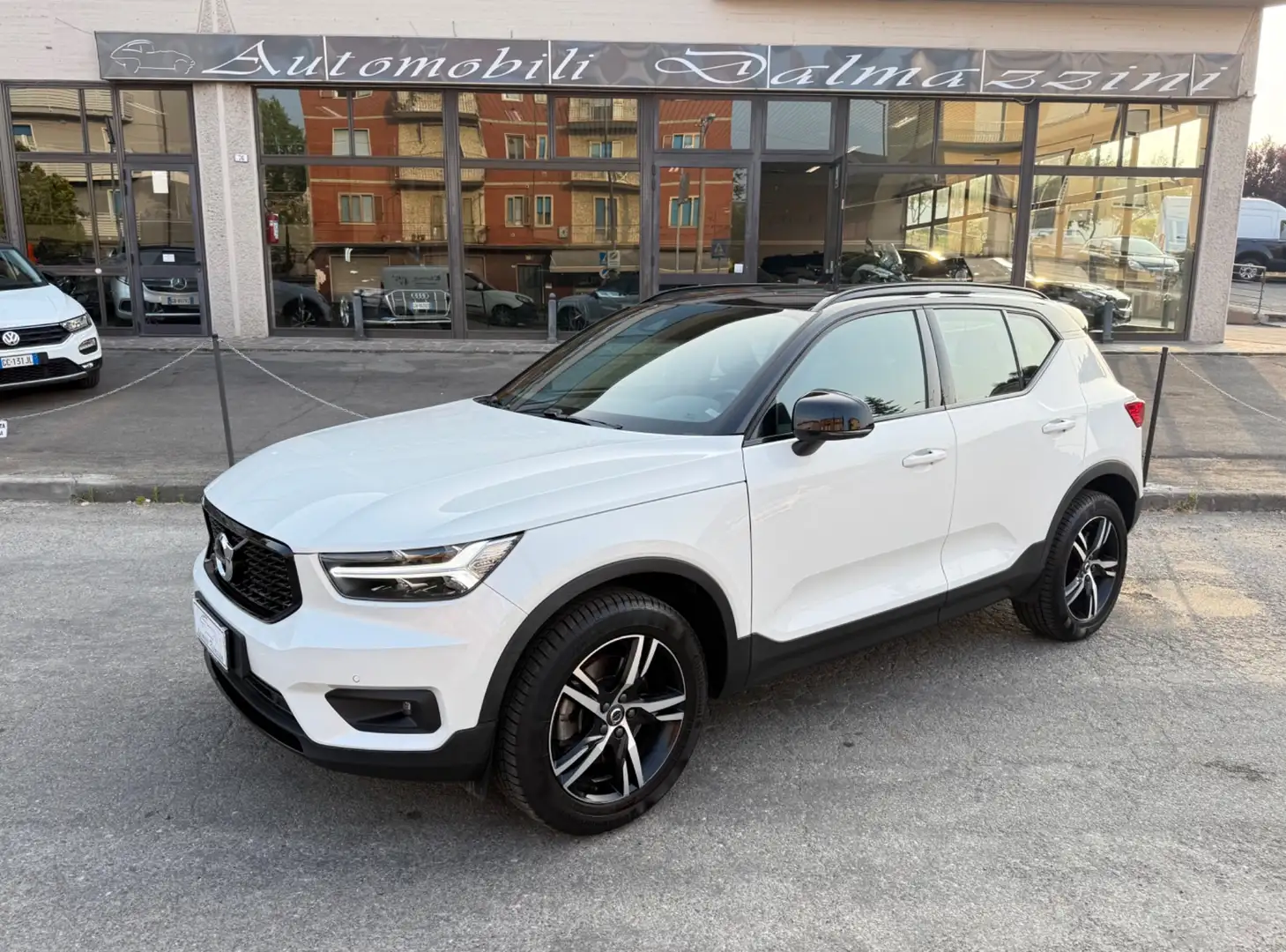 Volvo XC40 T4 AWD Geartronic R-design Bianco - 1