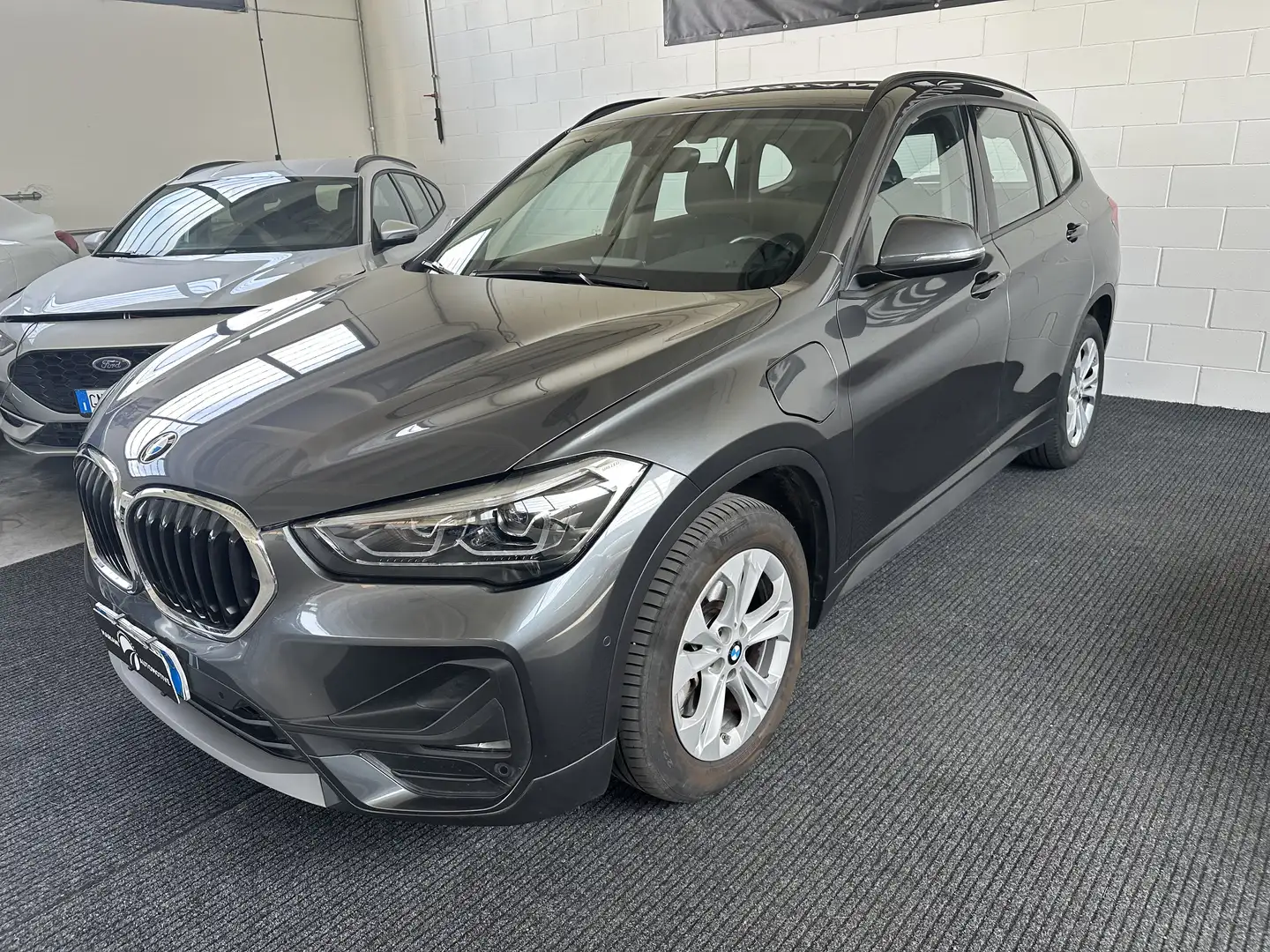 BMW X1 xdrive25e Business Advantage auto Grigio - 2