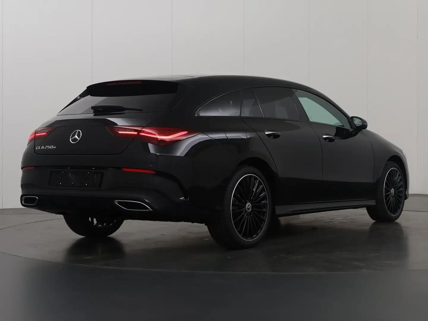 Mercedes-Benz CLA 250 e Shooting Brake Star Edition AMG Line | Panoramas Zwart - 2