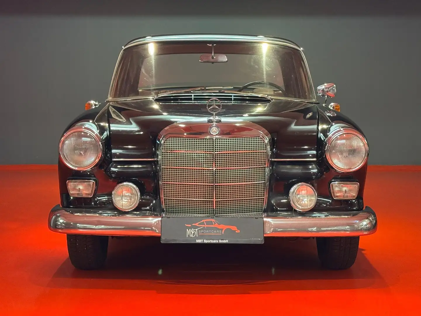 Mercedes-Benz 190 D/2.0 52 PS/W110/HECKFLOSSE/LEDER/SCHIEBEDACH Schwarz - 1
