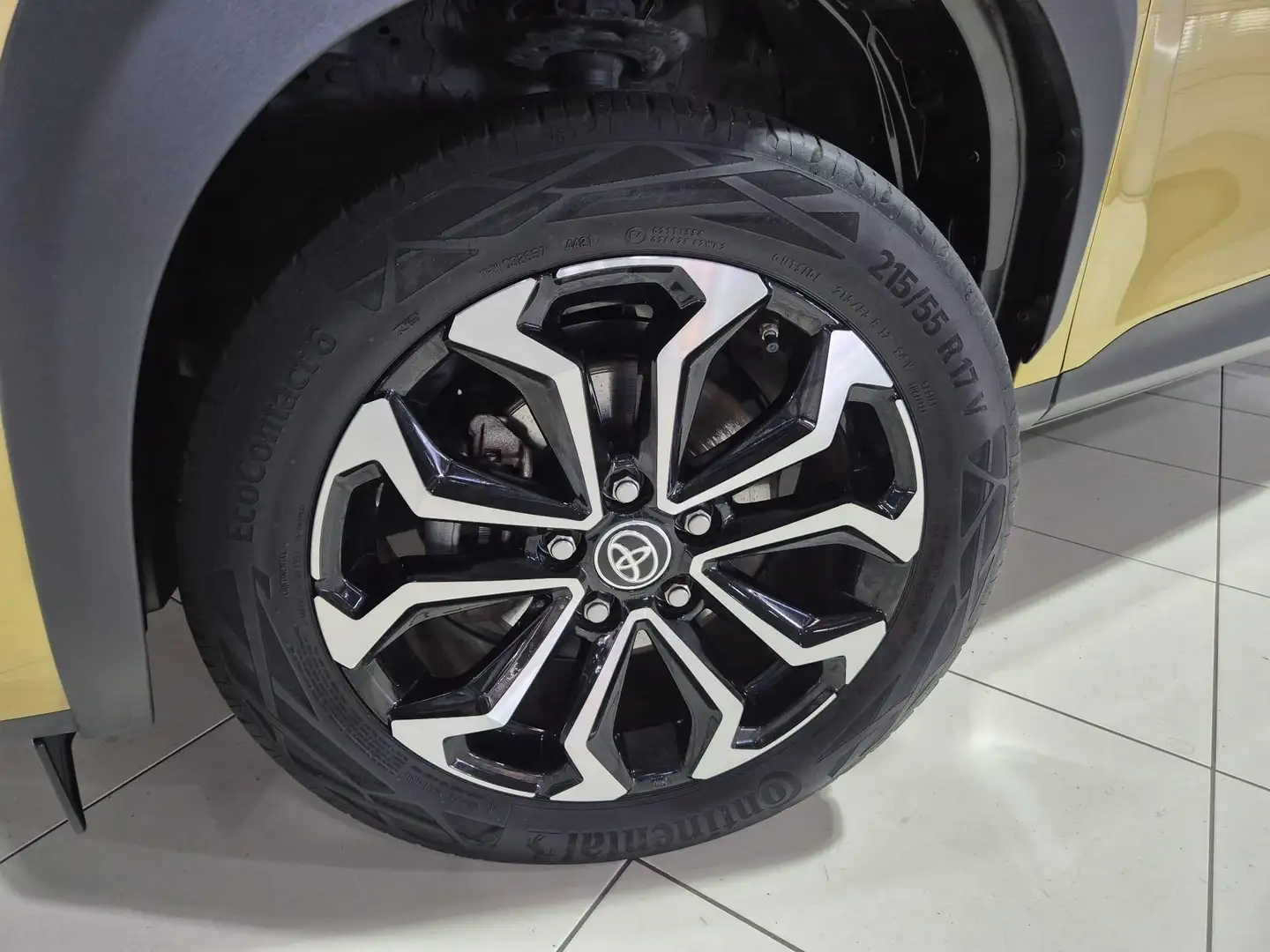 Toyota Yaris Cross 1.5 Hybrid First Edition Geel - 2