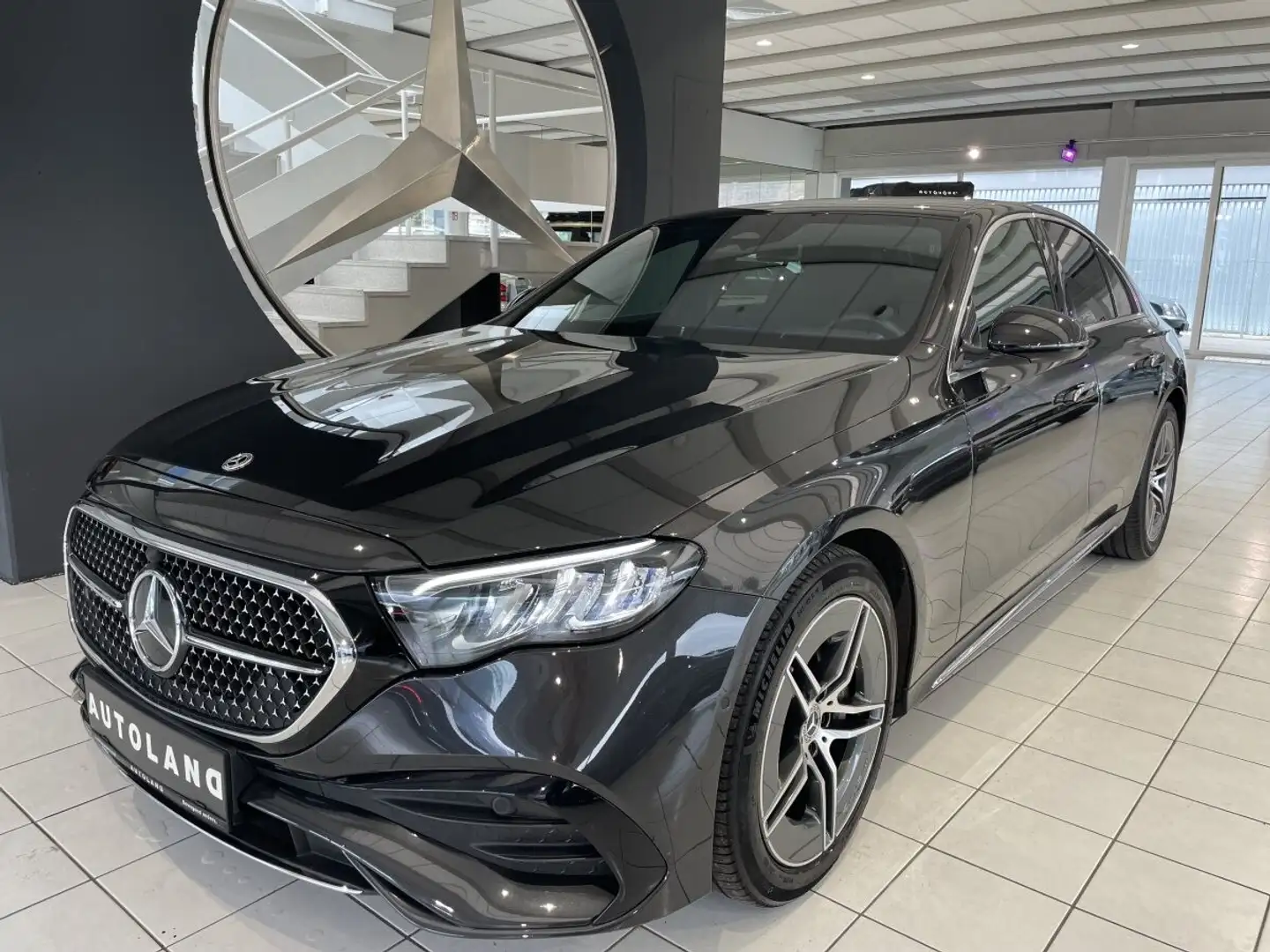 Mercedes-Benz E 220 d AMG Line Mwst. u NOVA ausweisbar! Grau - 2