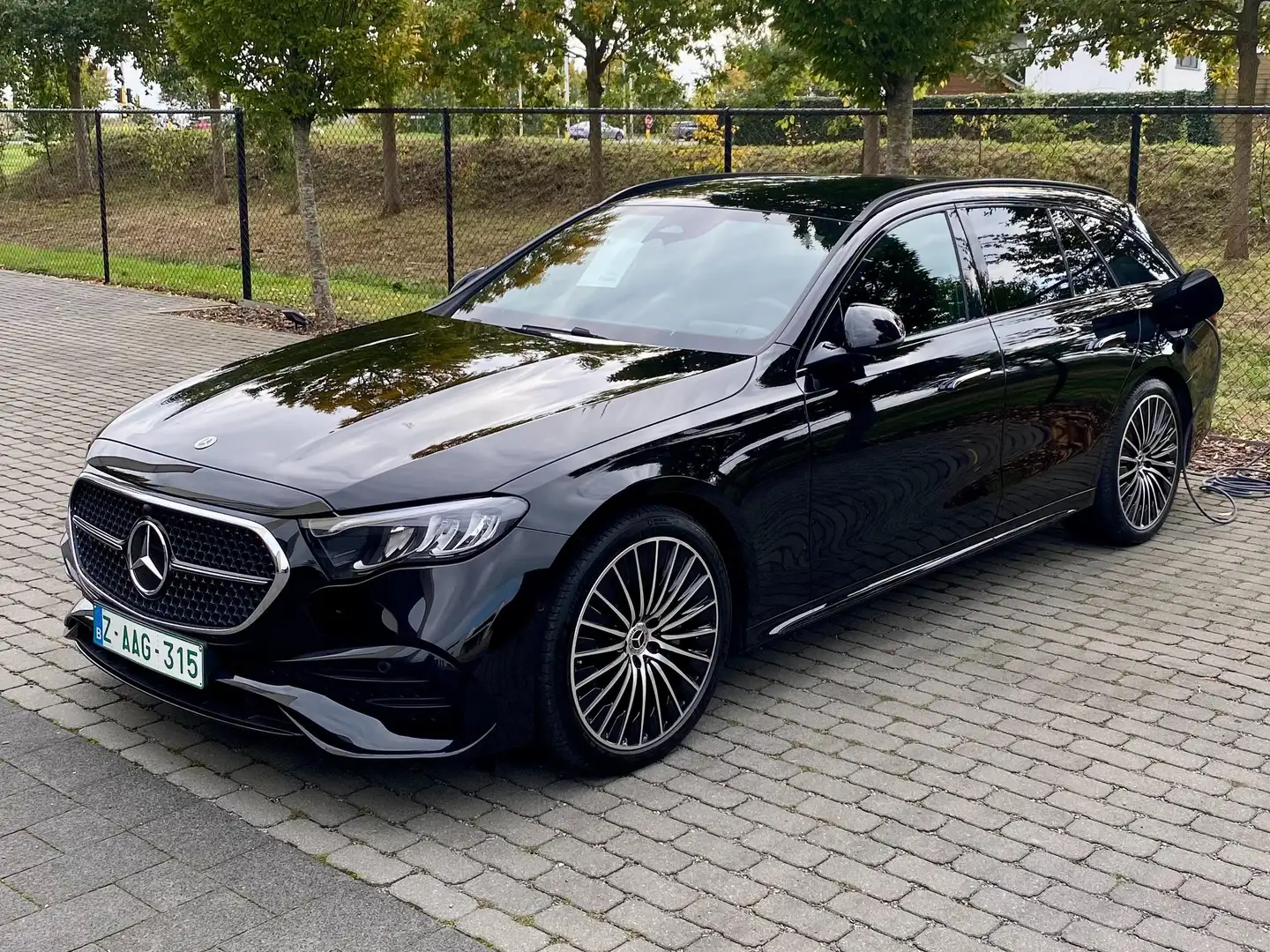 Mercedes-Benz E 300 e 9G Plug-in AMG NIGHT HERFST ACTIES Zwart - 1