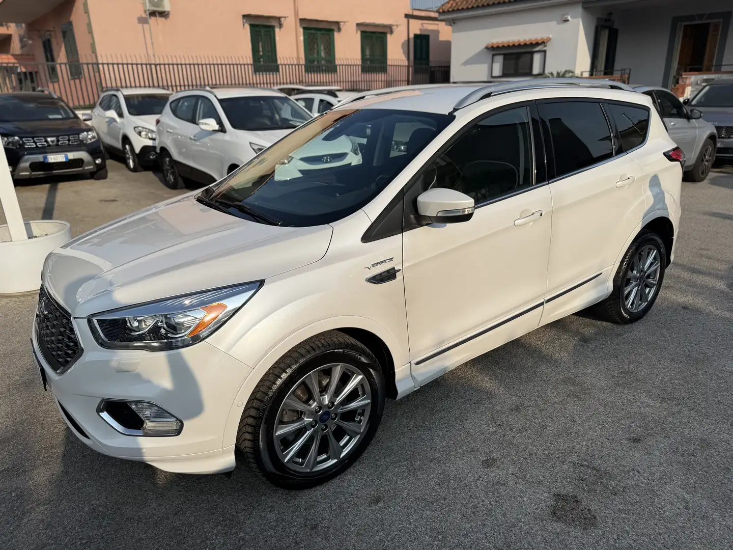 Ford Kuga Kuga II 2017 2.0 tdci Vignale 4wd 180 aut. Bianco - 1
