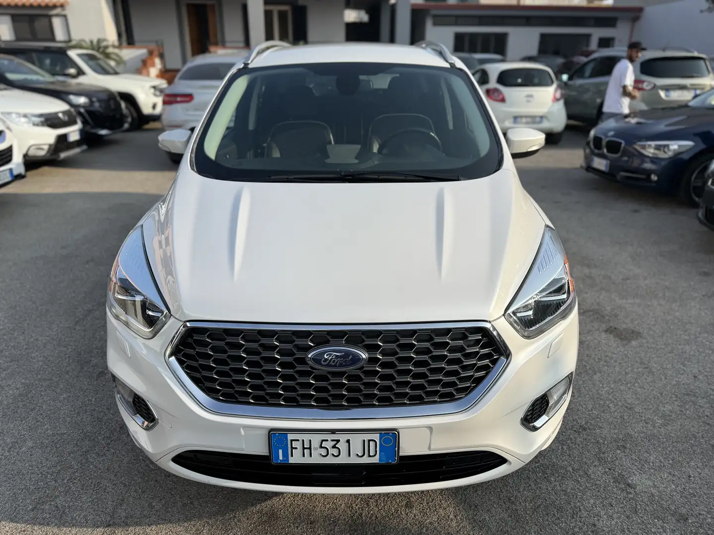 Ford Kuga Kuga II 2017 2.0 tdci Vignale 4wd 180 aut. Bianco - 2
