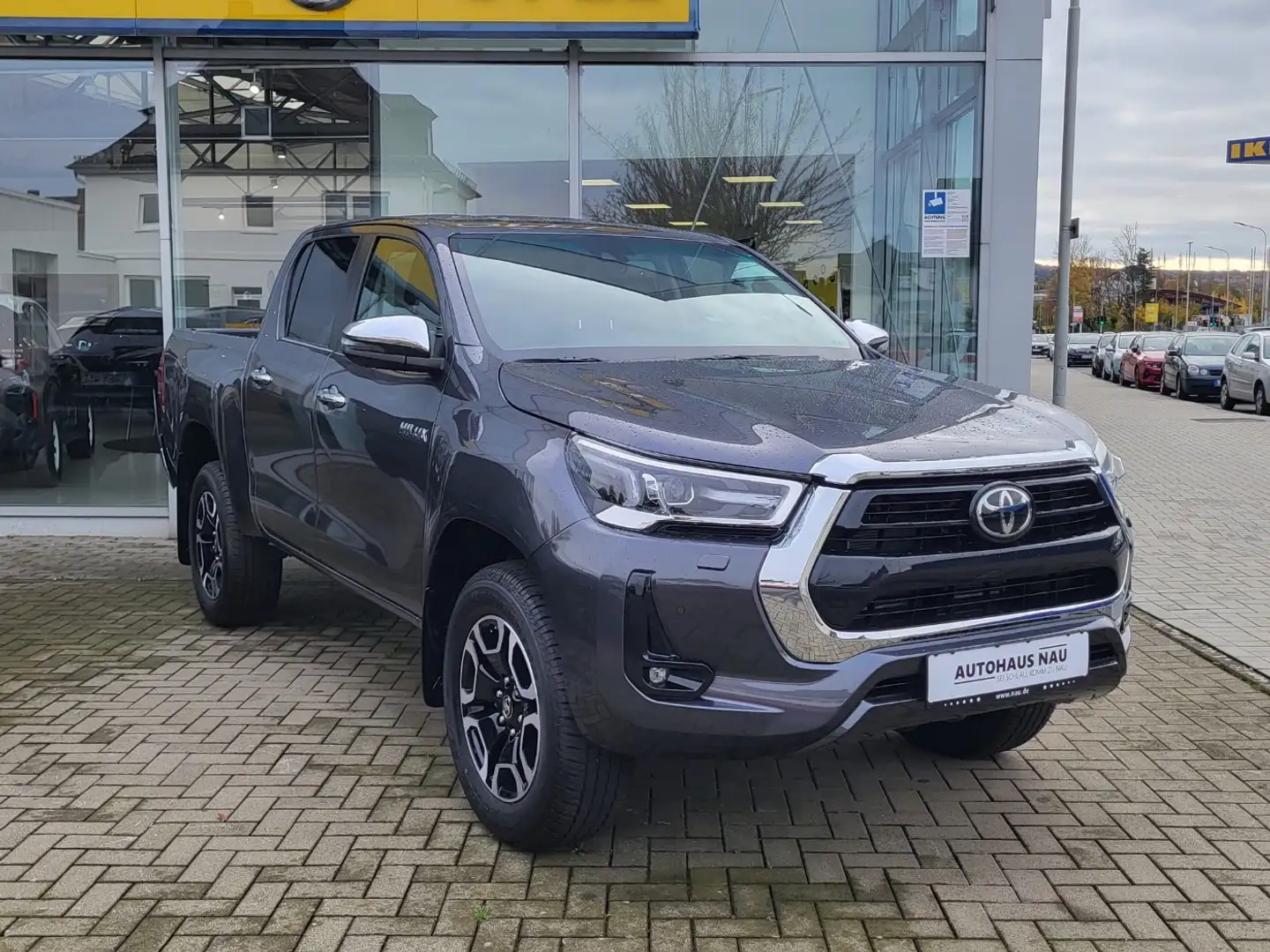Toyota Hilux 2.8 D Double Cab Executive AHK ACC+LED+Navi Grau - 2