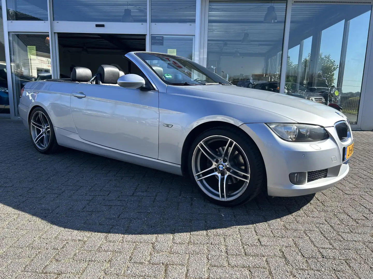 BMW 320 3-serie Cabrio 320i automaat/pdc/ecc/leder interie Grijs - 2