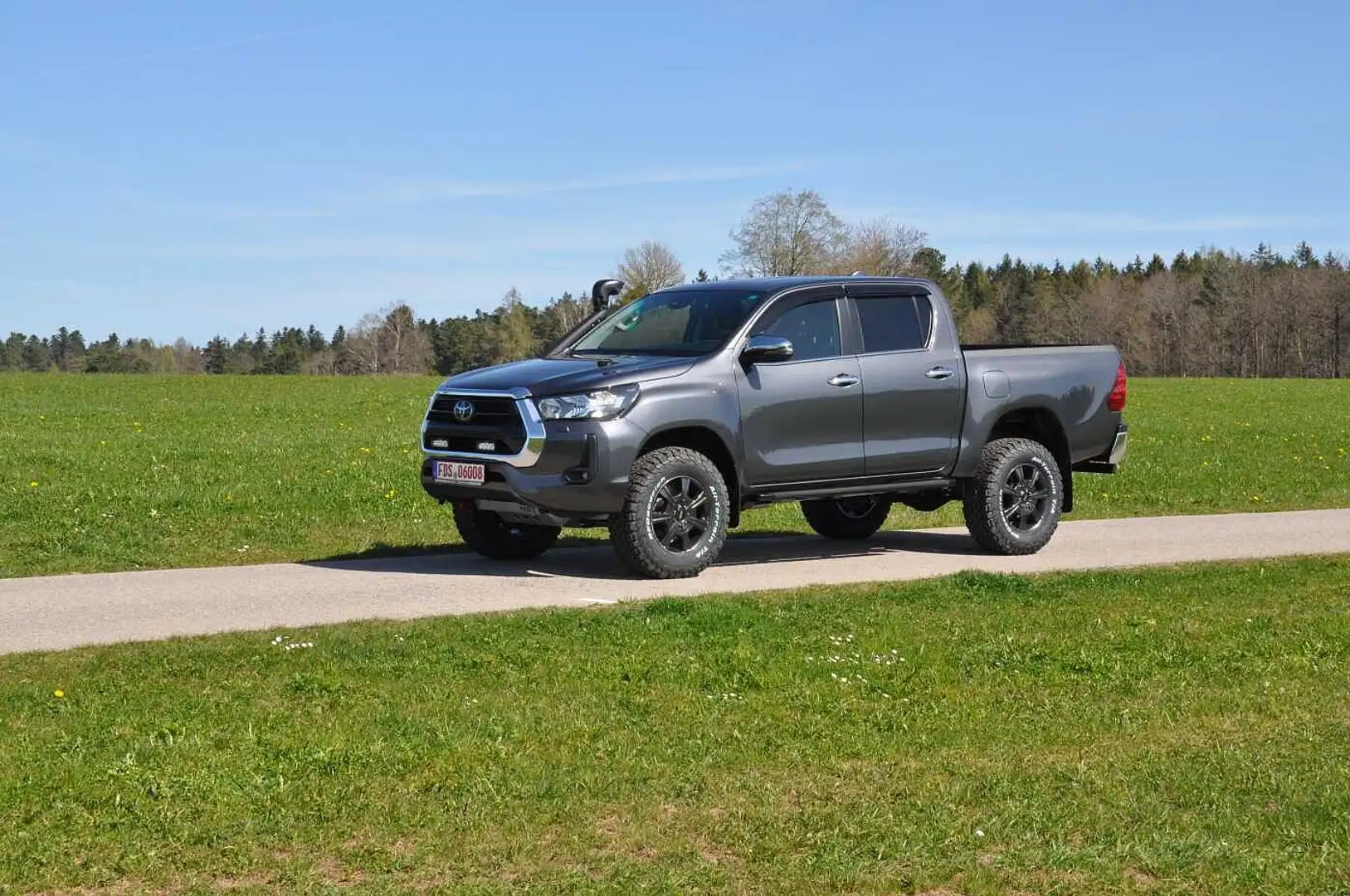 Toyota Hilux 2.8 4x4 Autom. DC Comfort NESTLE OFFROAD Gris - 2