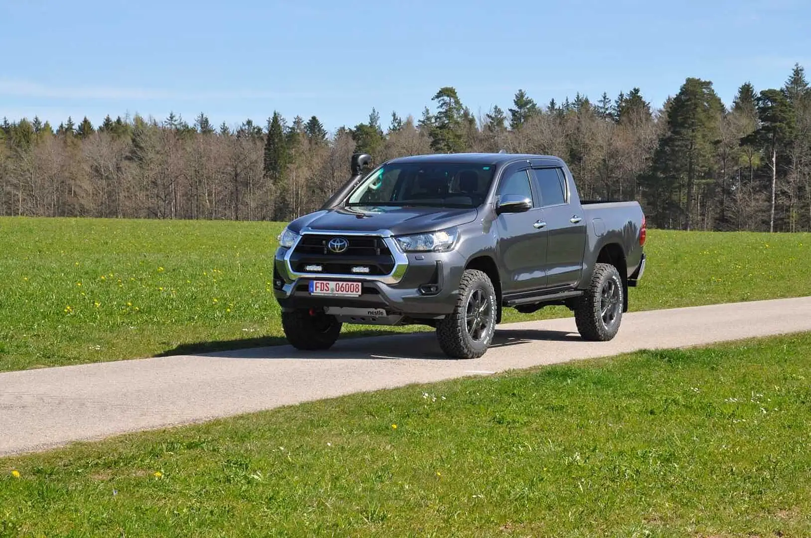 Toyota Hilux 2.8 4x4 Autom. DC Comfort NESTLE OFFROAD Gris - 1