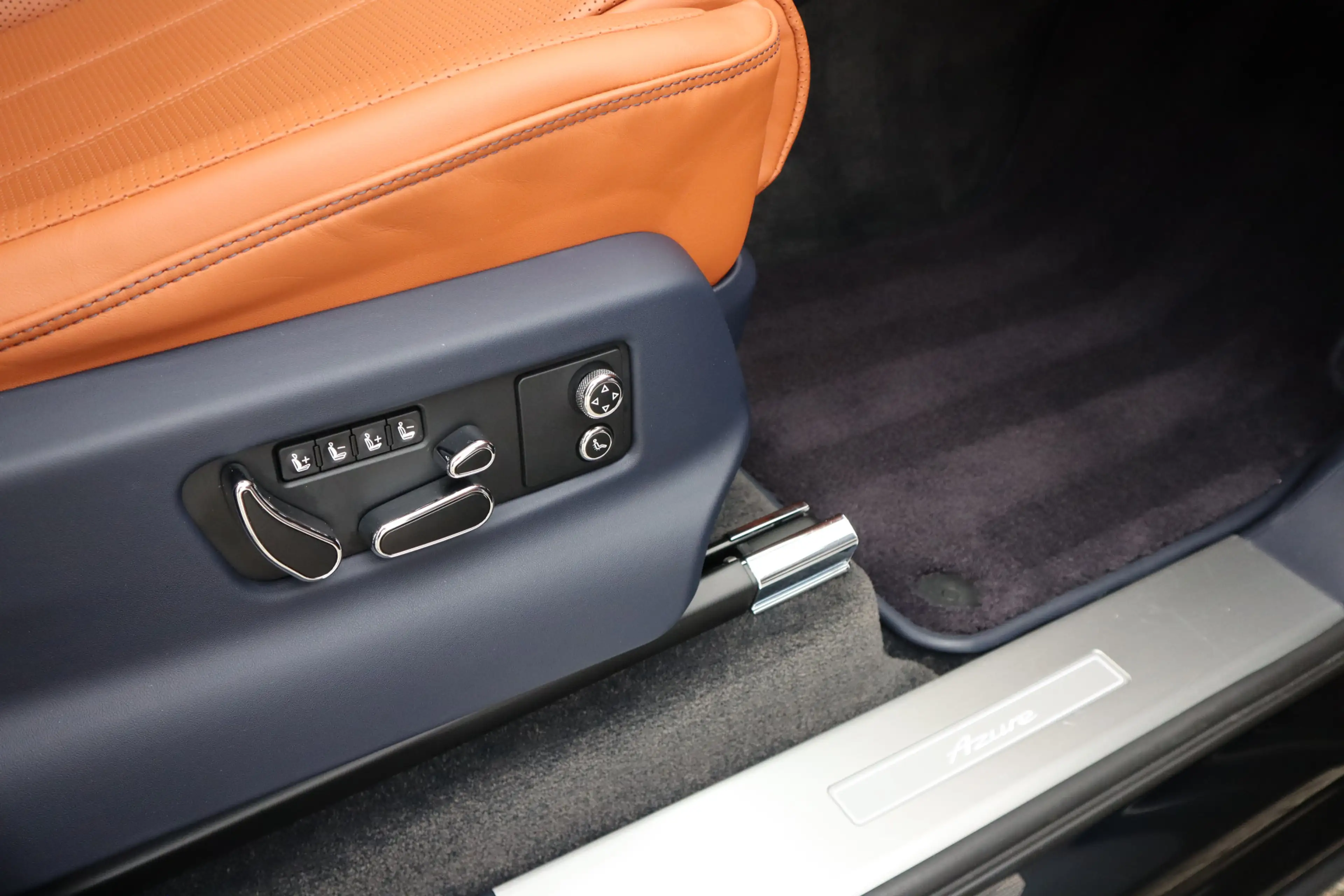 Bentley Bentayga 4.0 V8 Azure | Mulliner, Naim Audio, Massage, Nach — photo 15