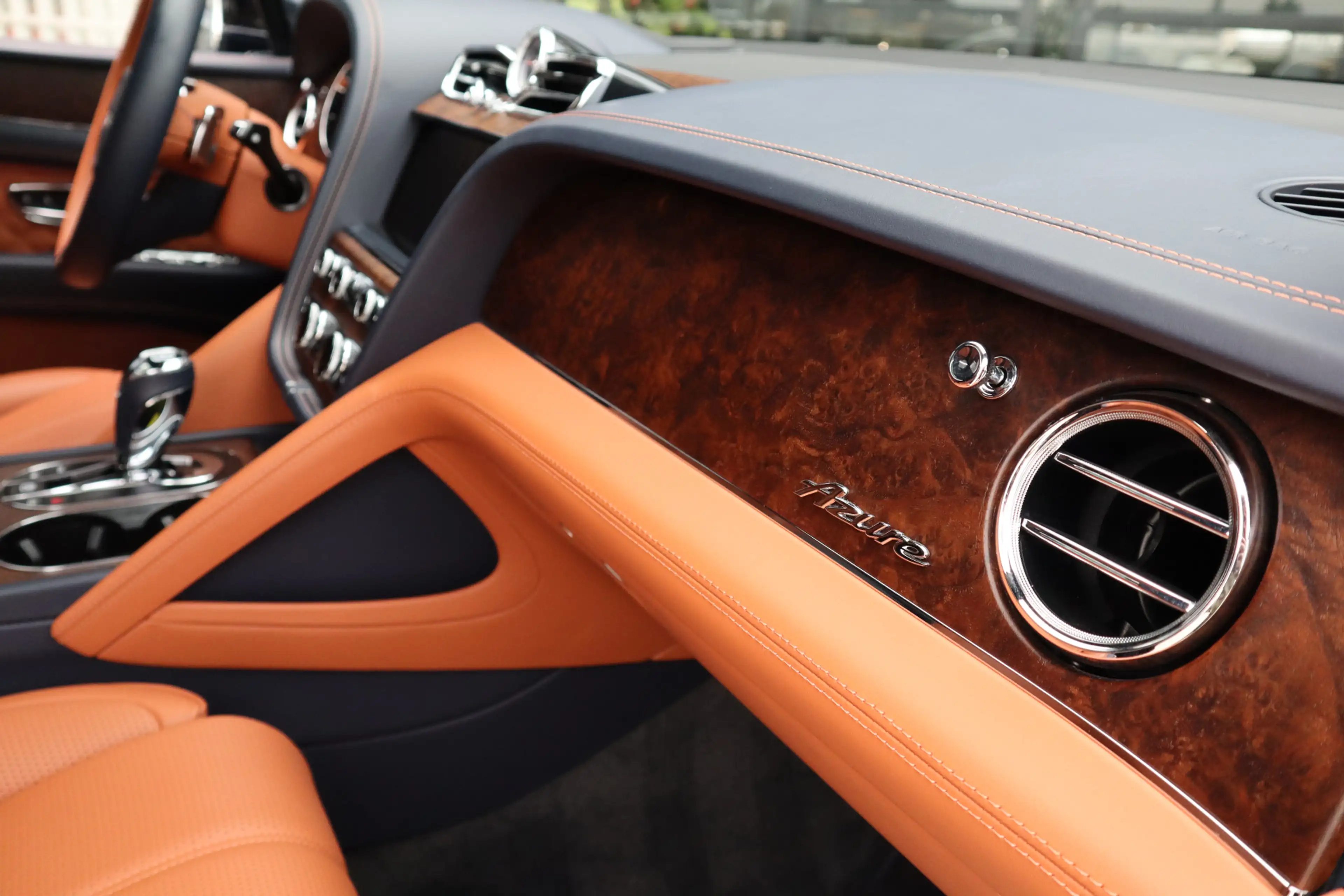 Bentley Bentayga 4.0 V8 Azure | Mulliner, Naim Audio, Massage, Nach — photo 14