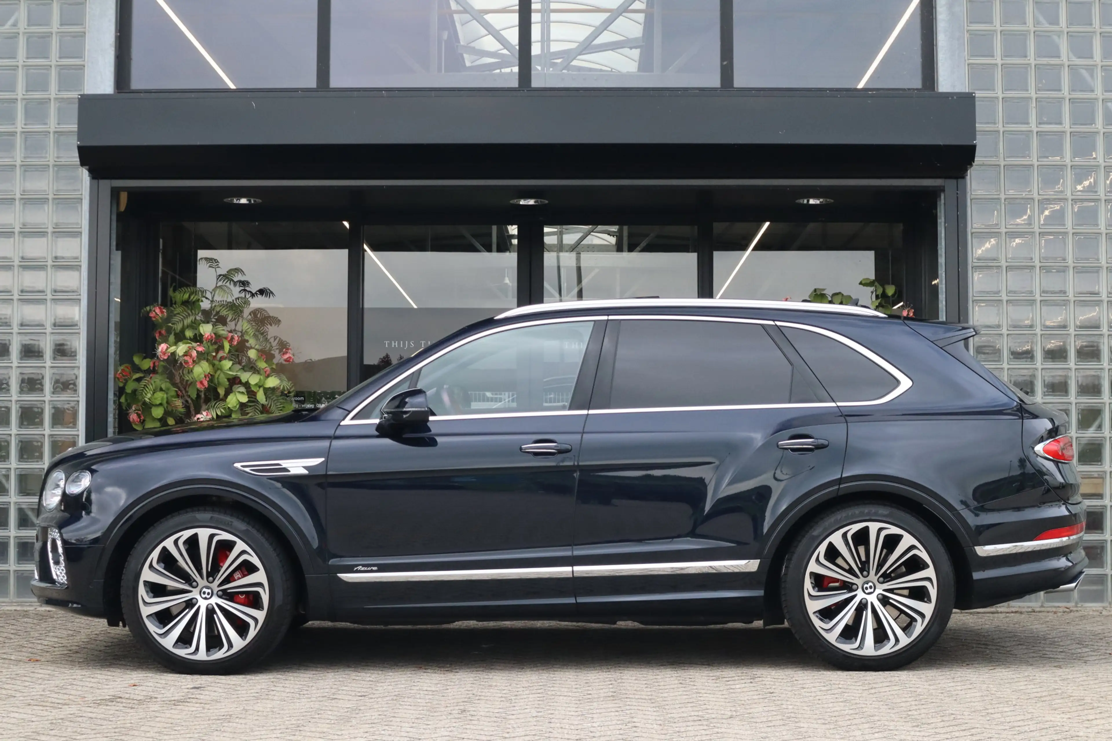 Bentley Bentayga 4.0 V8 Azure | Mulliner, Naim Audio, Massage, Nach — photo 3