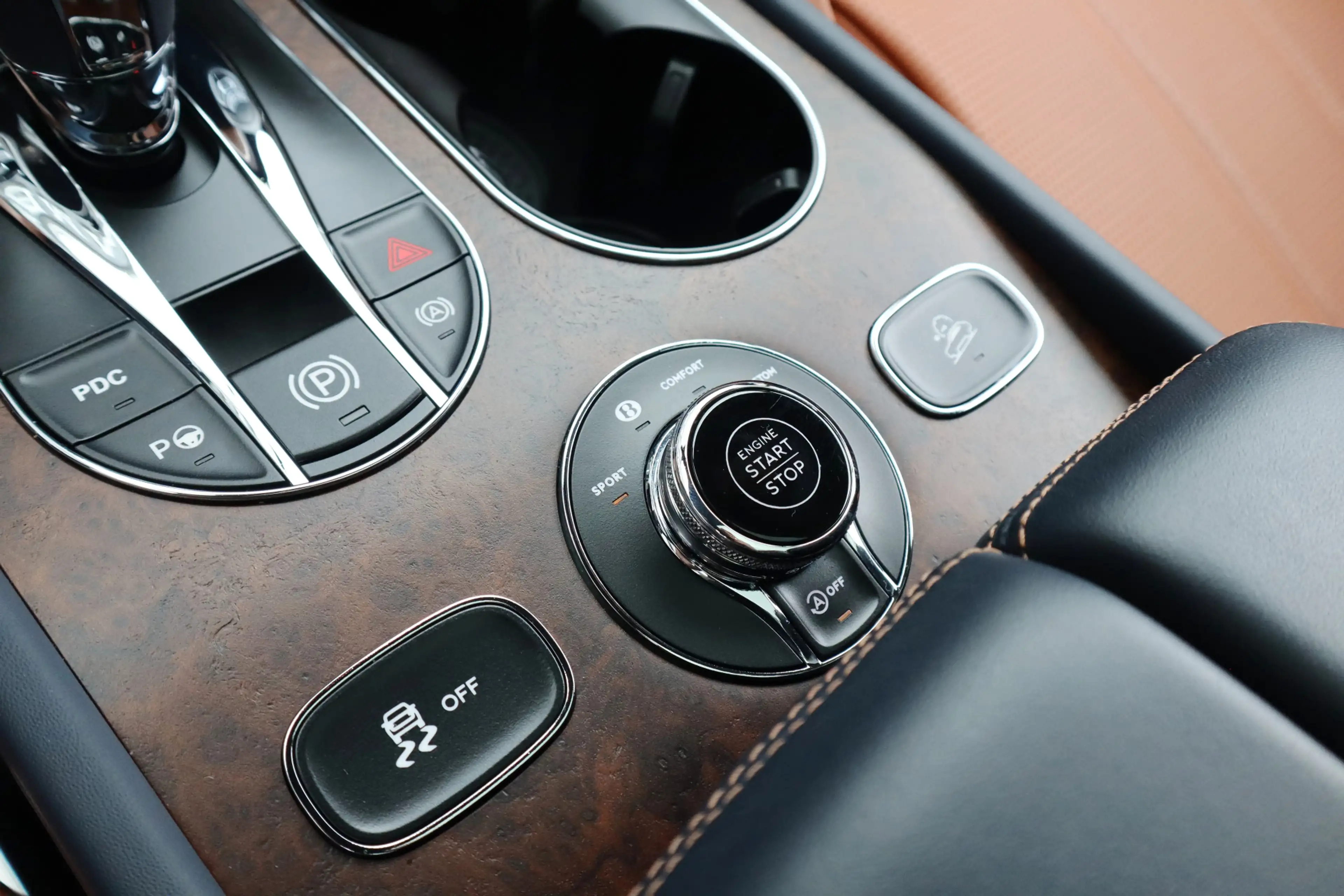 Bentley Bentayga 4.0 V8 Azure | Mulliner, Naim Audio, Massage, Nach — photo 29
