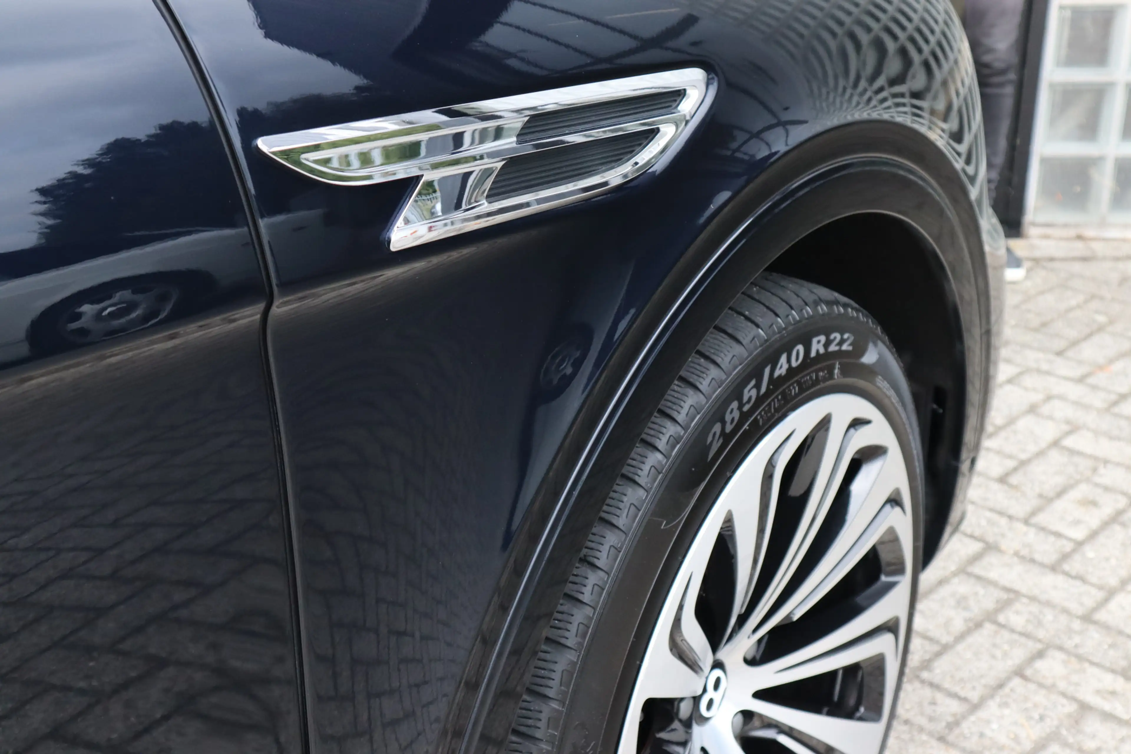 Bentley Bentayga 4.0 V8 Azure | Mulliner, Naim Audio, Massage, Nach — photo 9