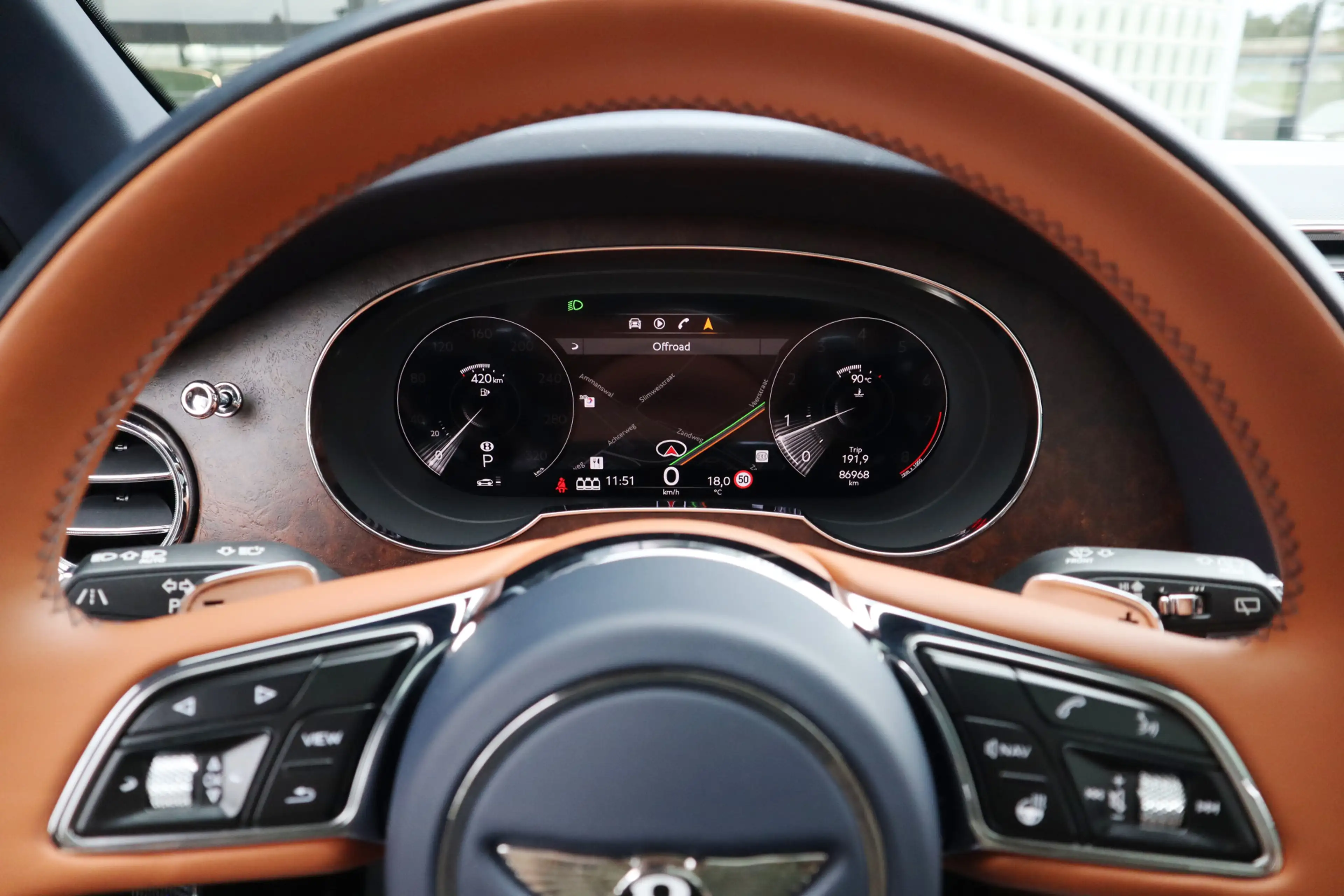 Bentley Bentayga 4.0 V8 Azure | Mulliner, Naim Audio, Massage, Nach — photo 28
