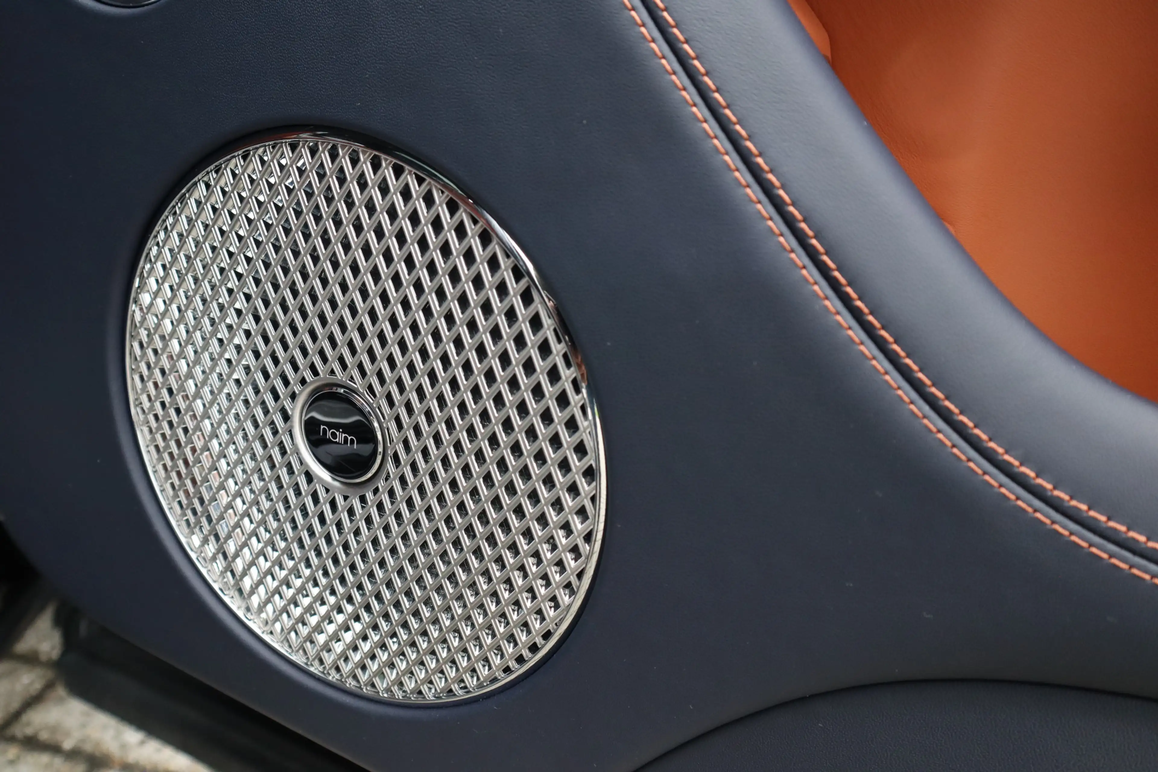Bentley Bentayga 4.0 V8 Azure | Mulliner, Naim Audio, Massage, Nach — photo 16