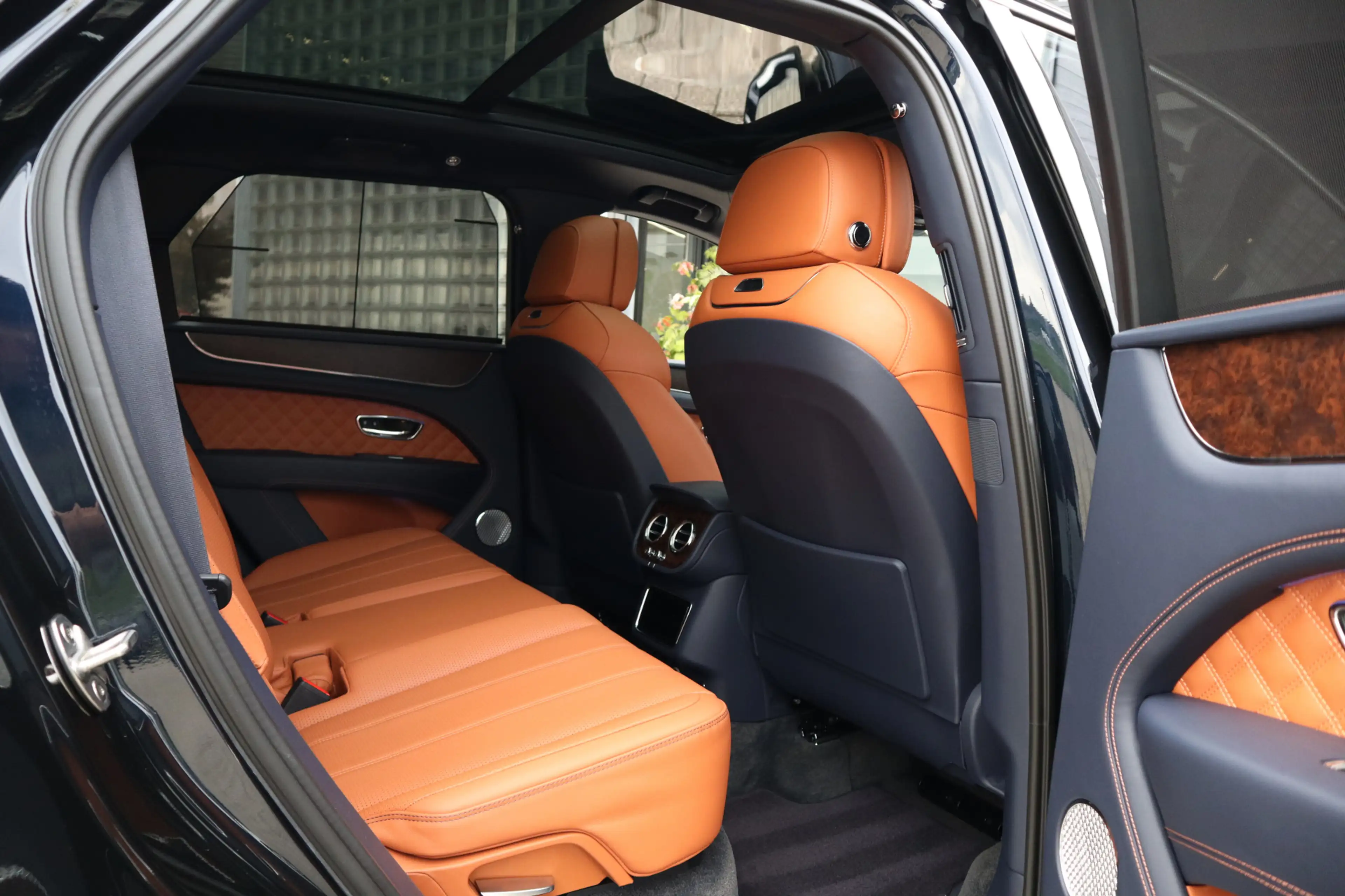 Bentley Bentayga 4.0 V8 Azure | Mulliner, Naim Audio, Massage, Nach — photo 17
