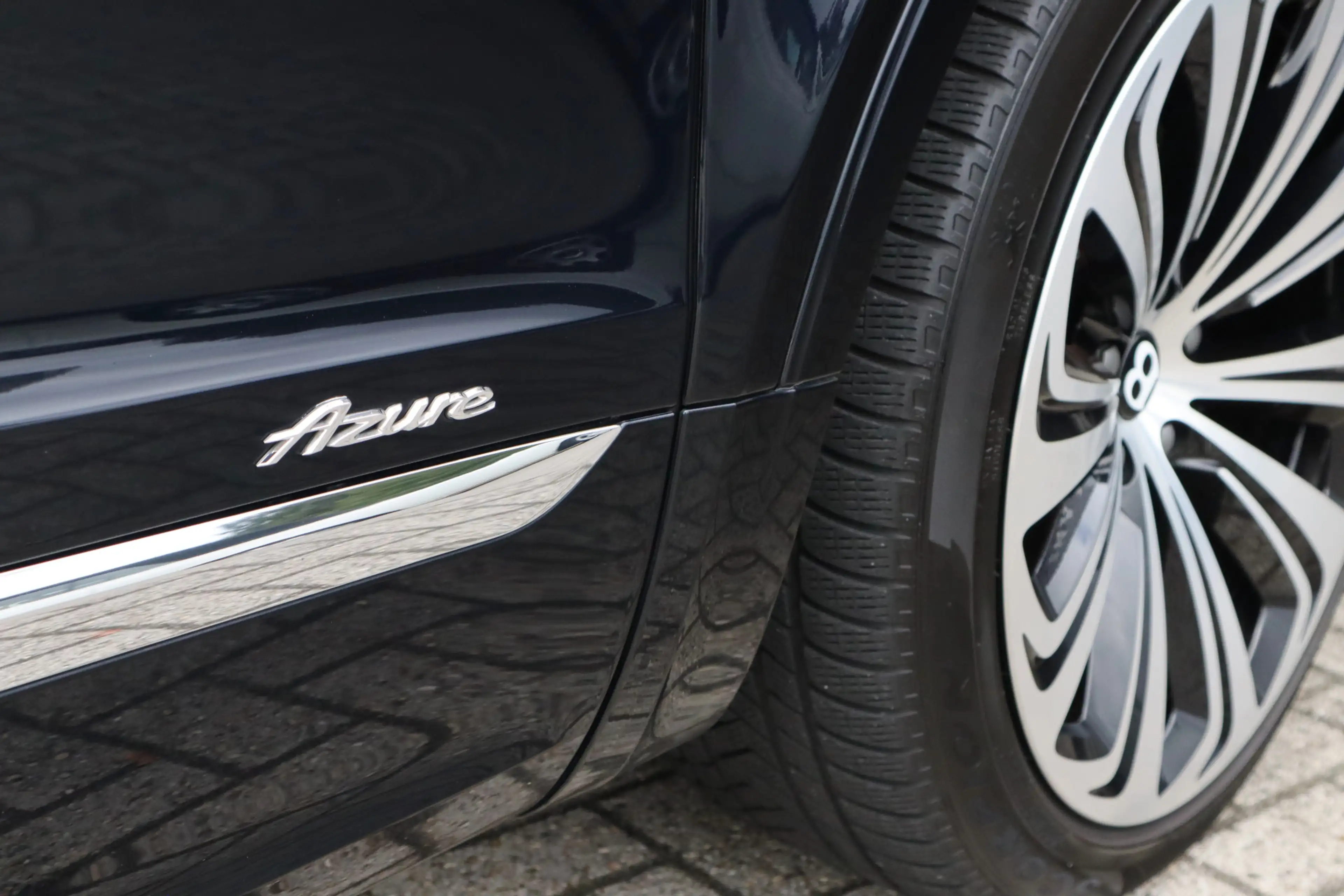 Bentley Bentayga 4.0 V8 Azure | Mulliner, Naim Audio, Massage, Nach — photo 10