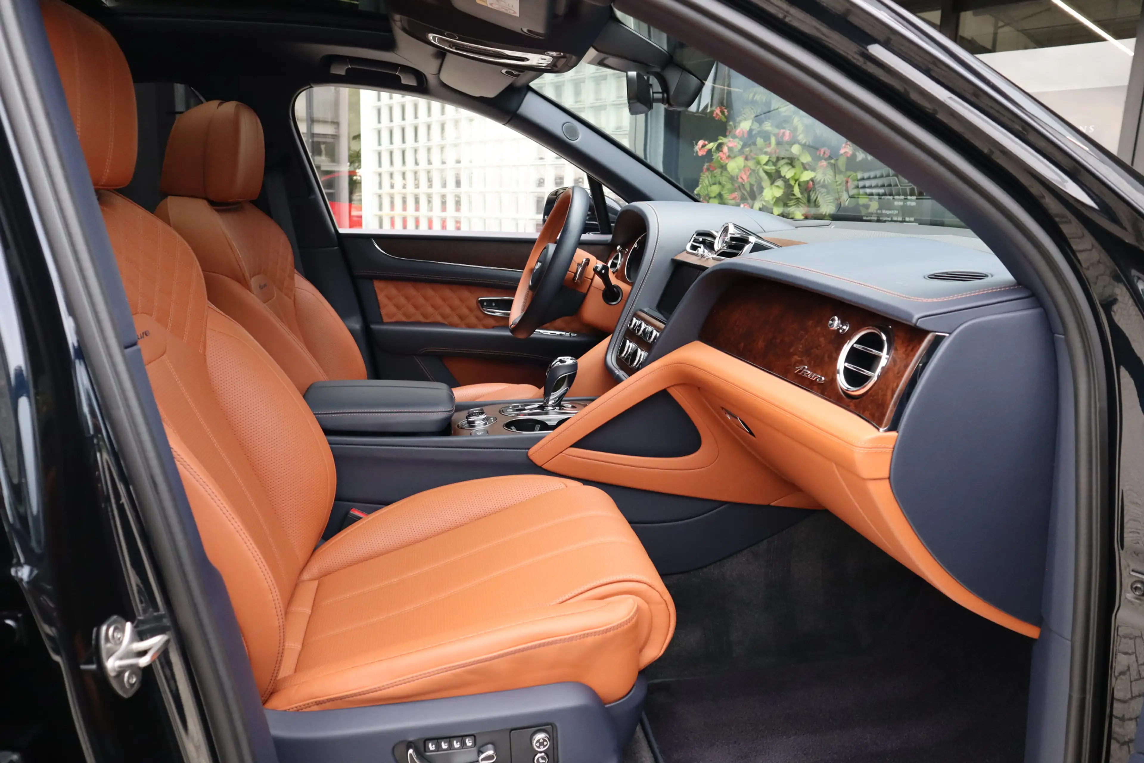 Bentley Bentayga 4.0 V8 Azure | Mulliner, Naim Audio, Massage, Nach — photo 12