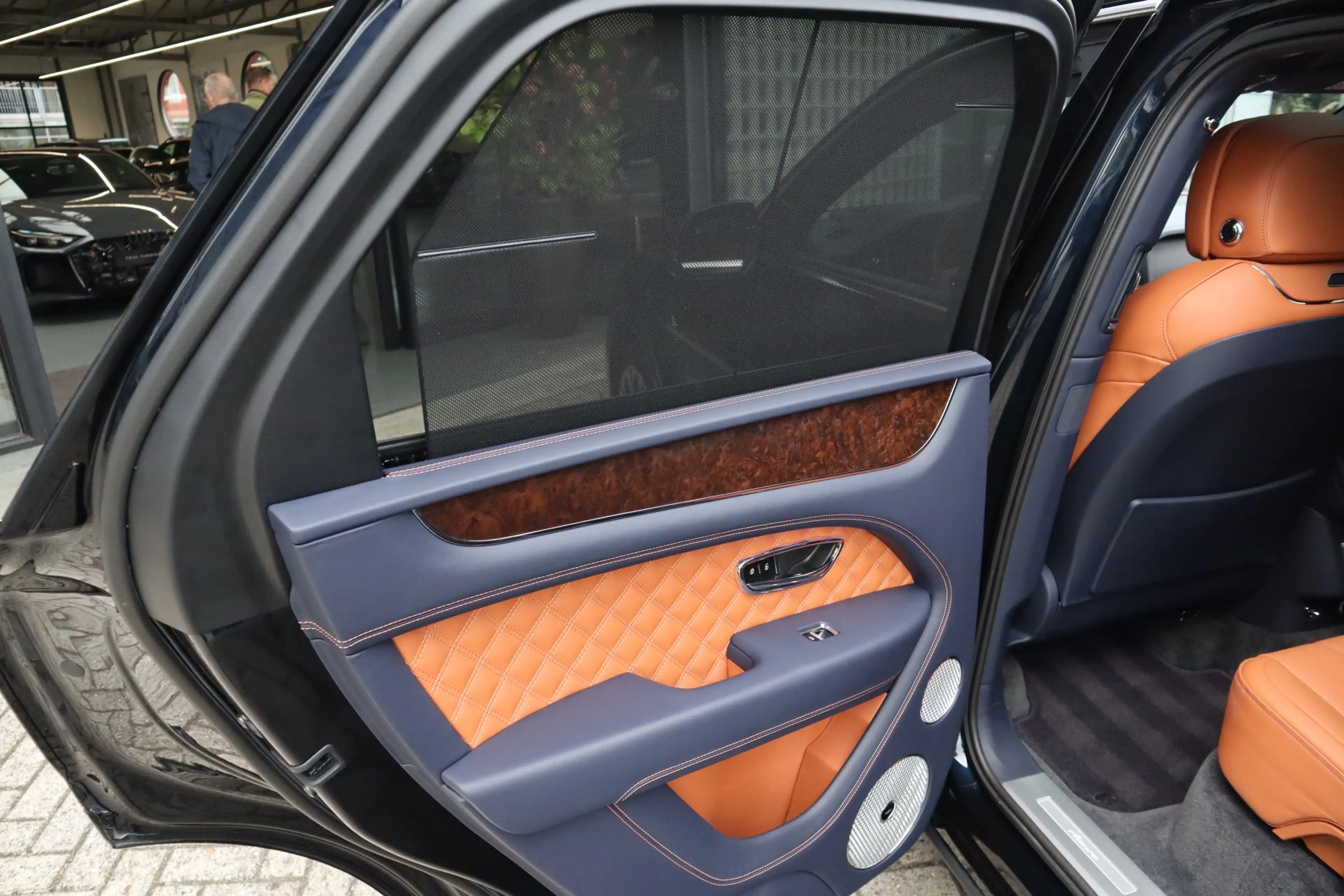 Bentley Bentayga 4.0 V8 Azure | Mulliner, Naim Audio, Massage, Nach — photo 18