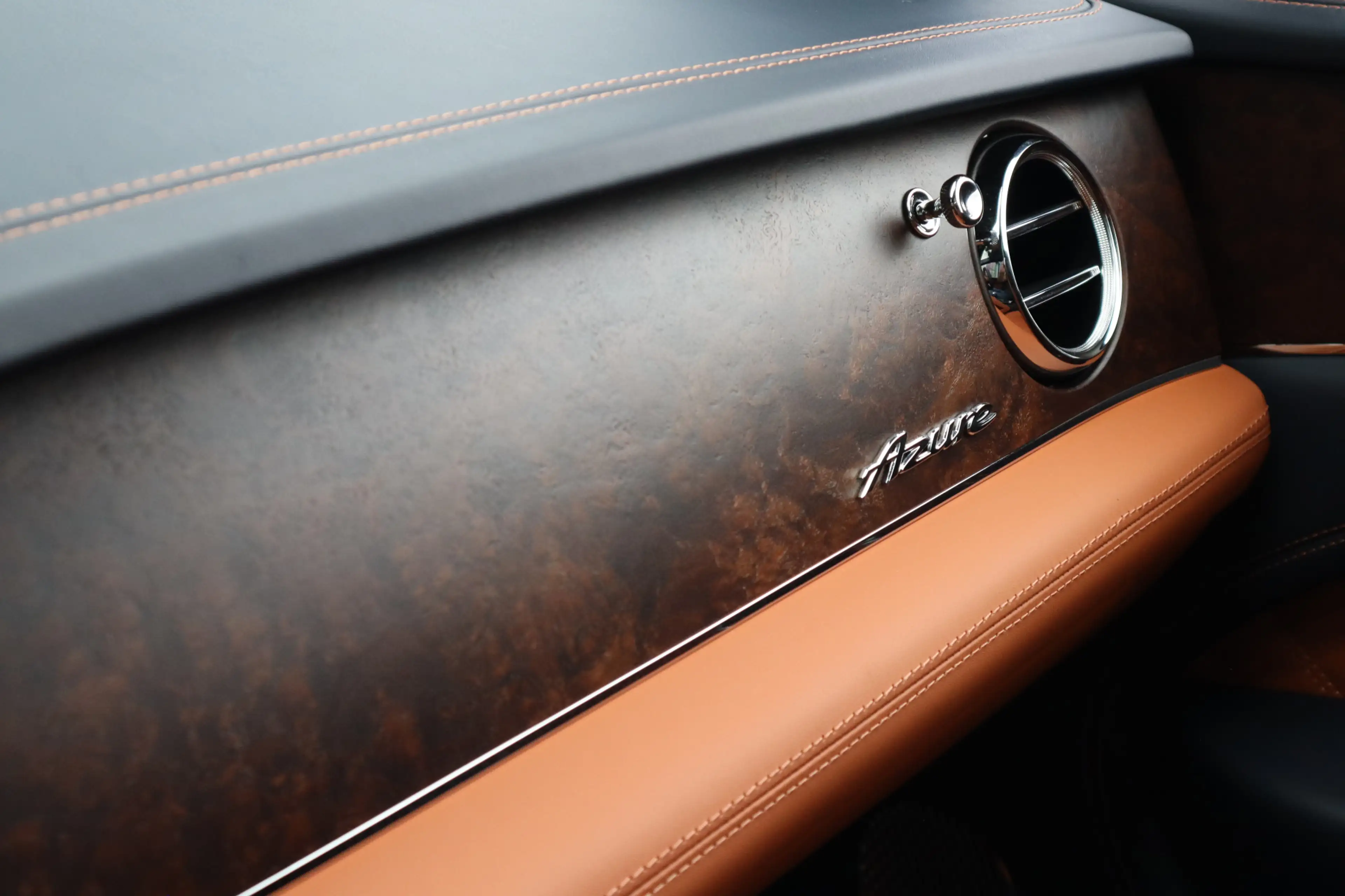 Bentley Bentayga 4.0 V8 Azure | Mulliner, Naim Audio, Massage, Nach — photo 35