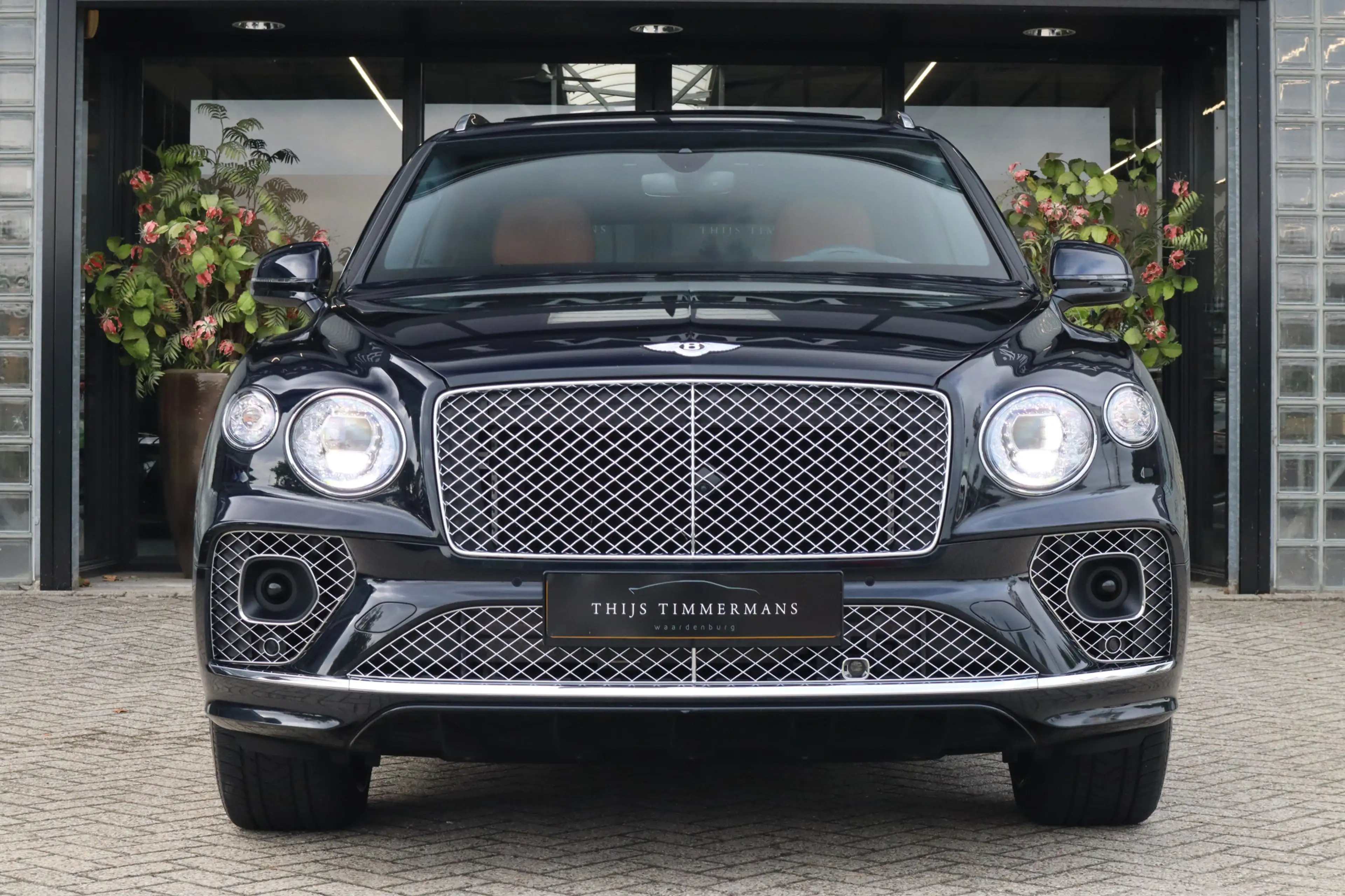 Bentley Bentayga 4.0 V8 Azure | Mulliner, Naim Audio, Massage, Nach — photo 2