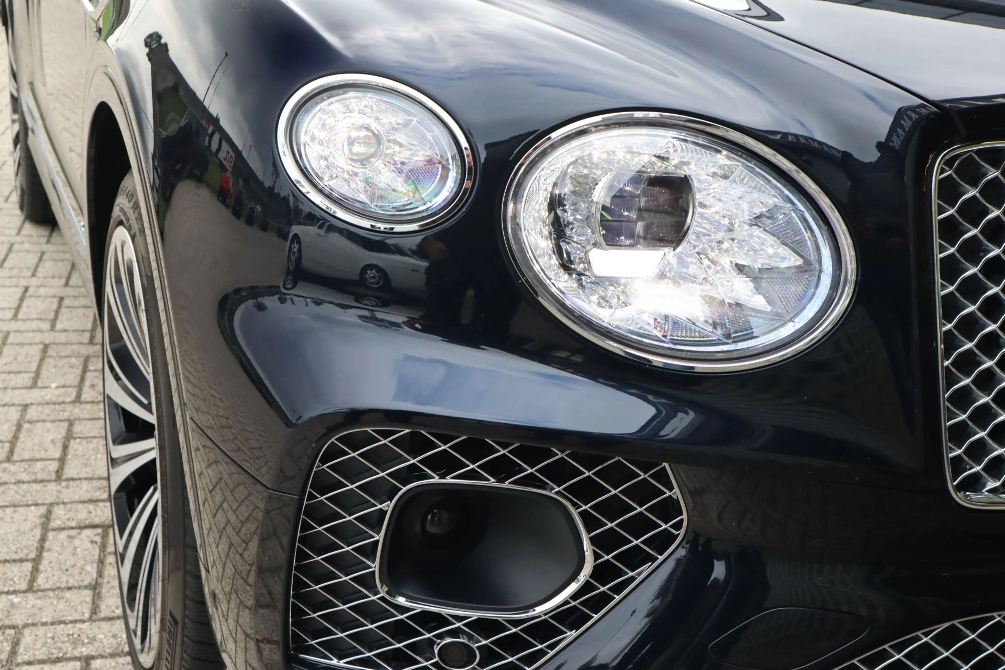 Bentley Bentayga 4.0 V8 Azure | Mulliner, Naim Audio, Massage, Nach — photo 11