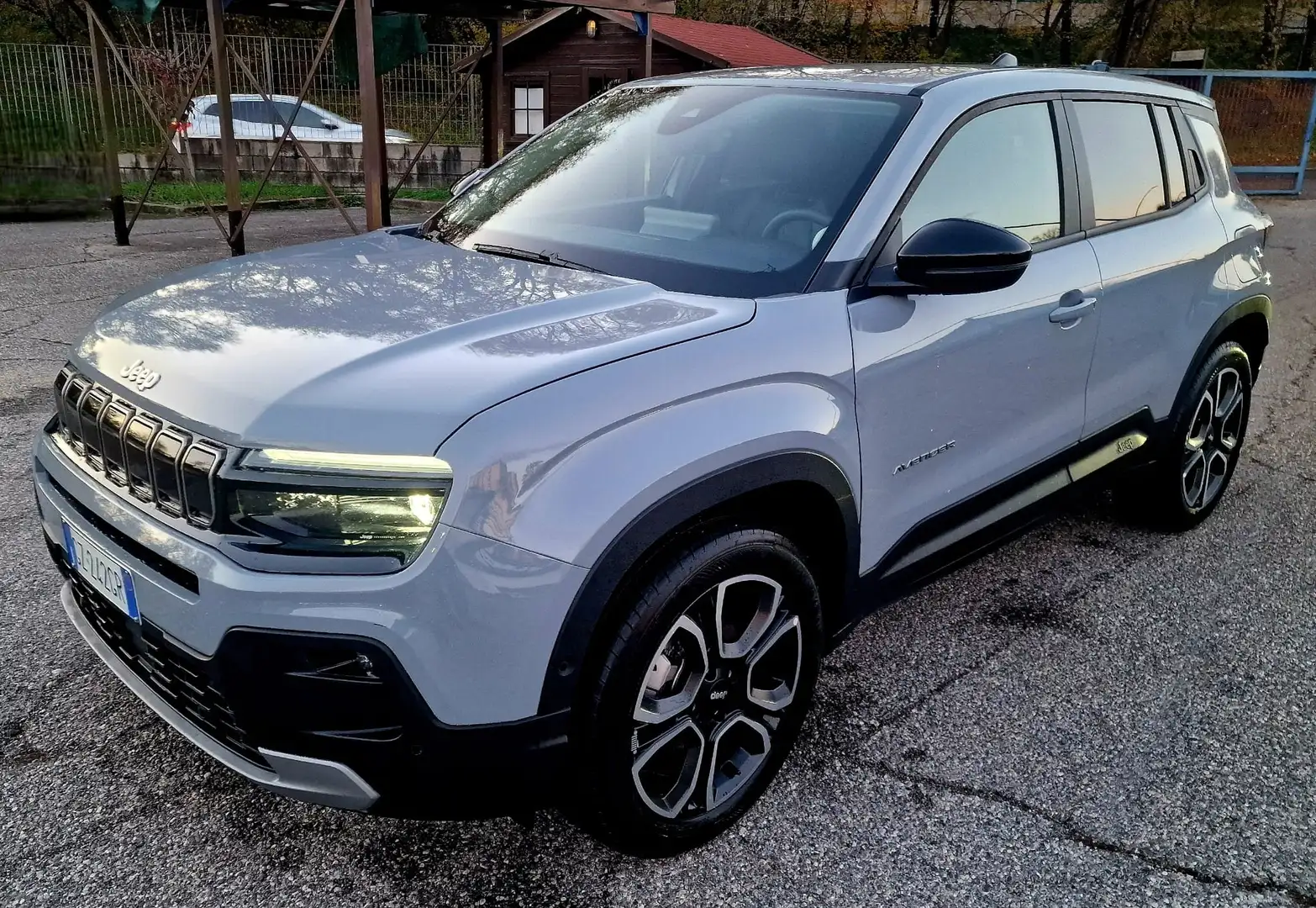 Jeep Avenger 1.2 mhev hybrid summit Gris - 1