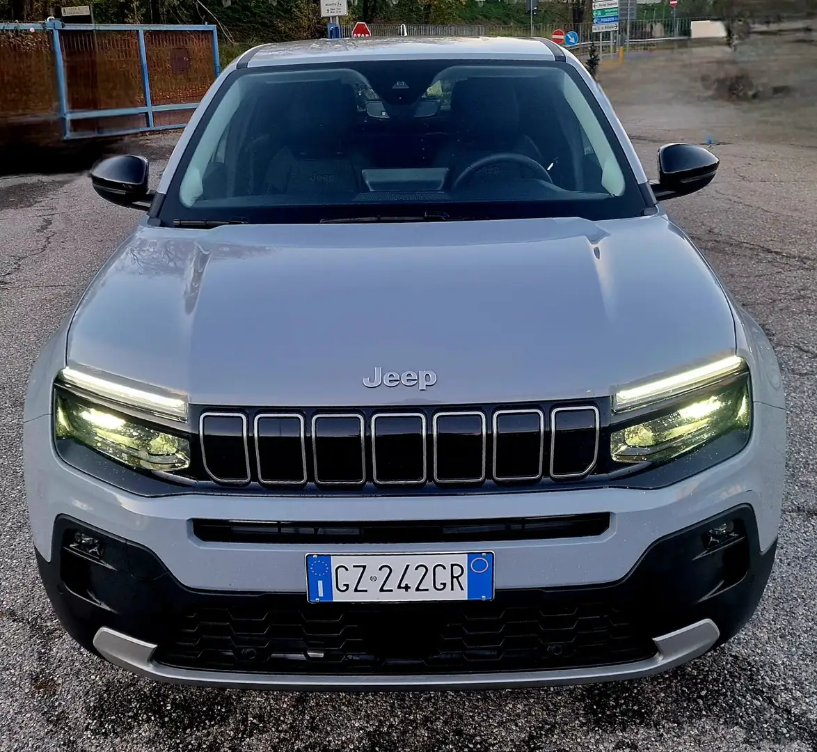 Jeep Avenger 1.2 mhev hybrid summit Gris - 2