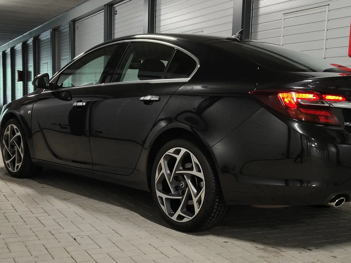 Opel Insignia Insignia 2.0 T Innovation Zwart - 2
