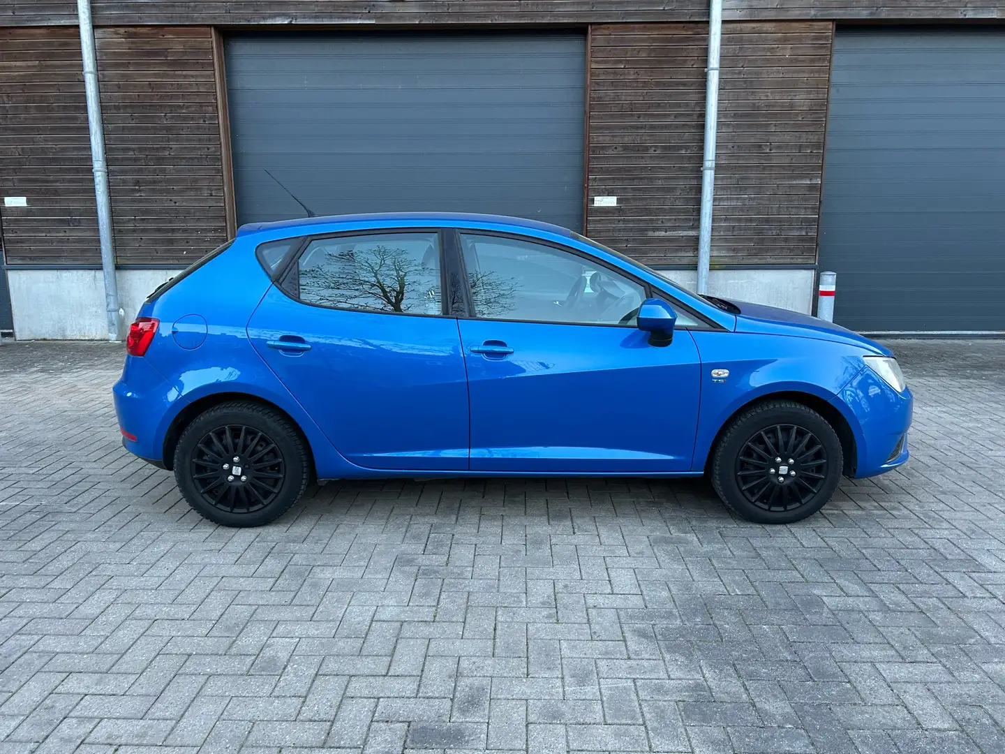 SEAT Ibiza 1.2 TSI 77kw Style Blauw - 2