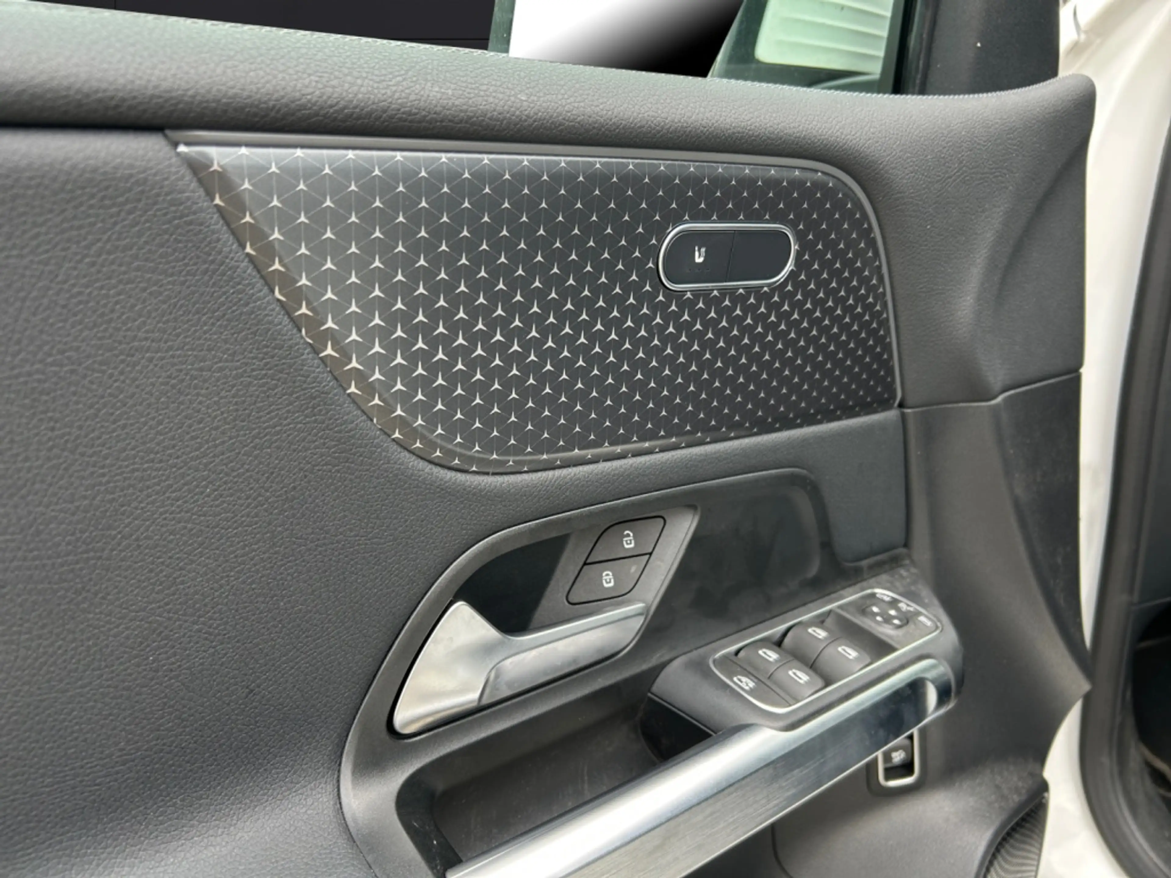 Mercedes-Benz EQB 300 4MATIC Progressive Advanced Plus — photo 10