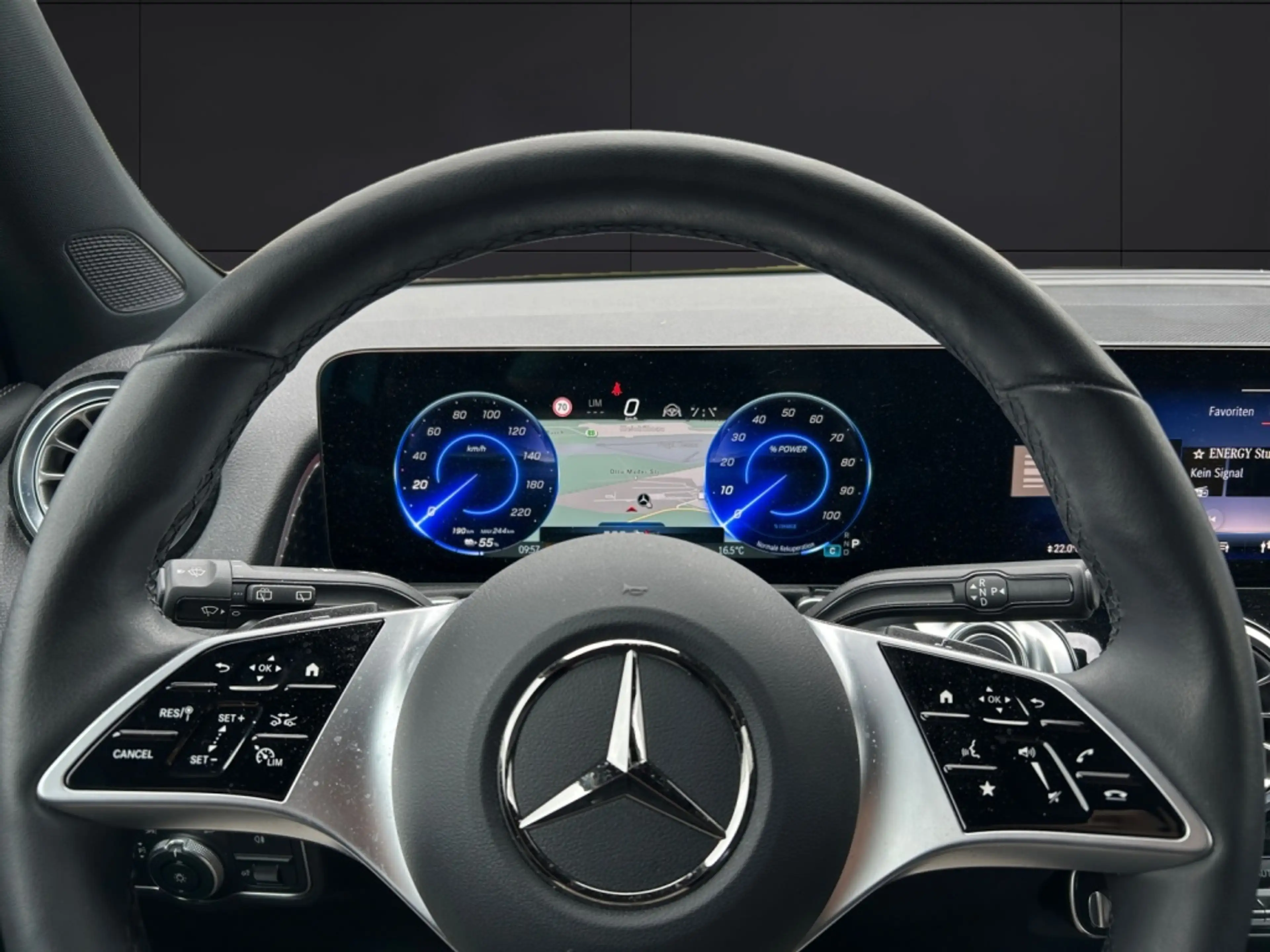 Mercedes-Benz EQB 300 4MATIC Progressive Advanced Plus — photo 8