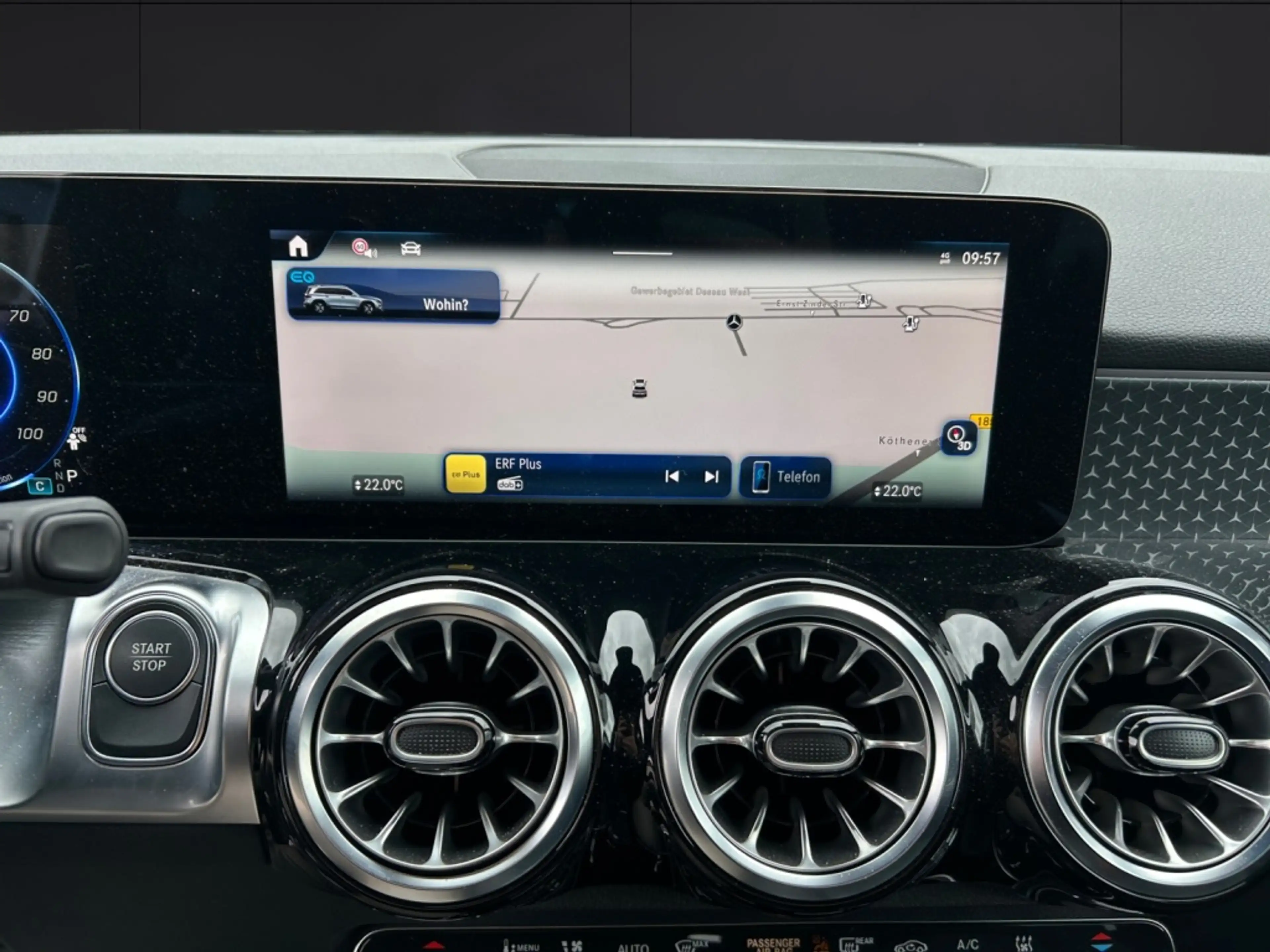 Mercedes-Benz EQB 300 4MATIC Progressive Advanced Plus — photo 11