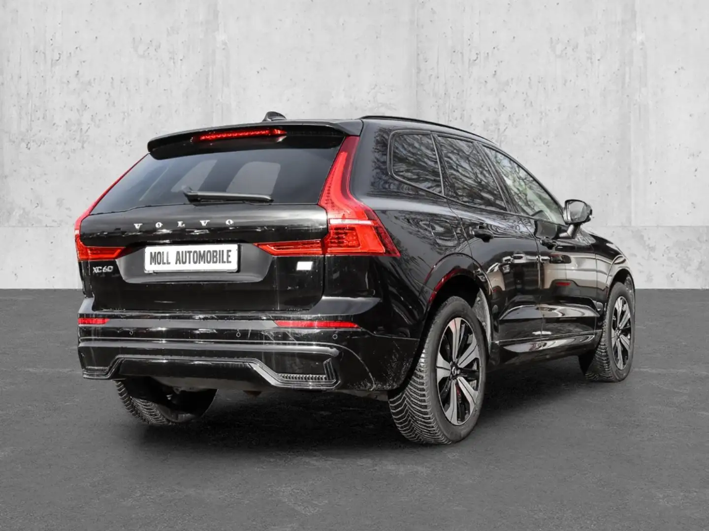 Volvo XC60 R Design Recharge Plug-In Hybrid AWD T8 Twin Engin Чёрный - 2