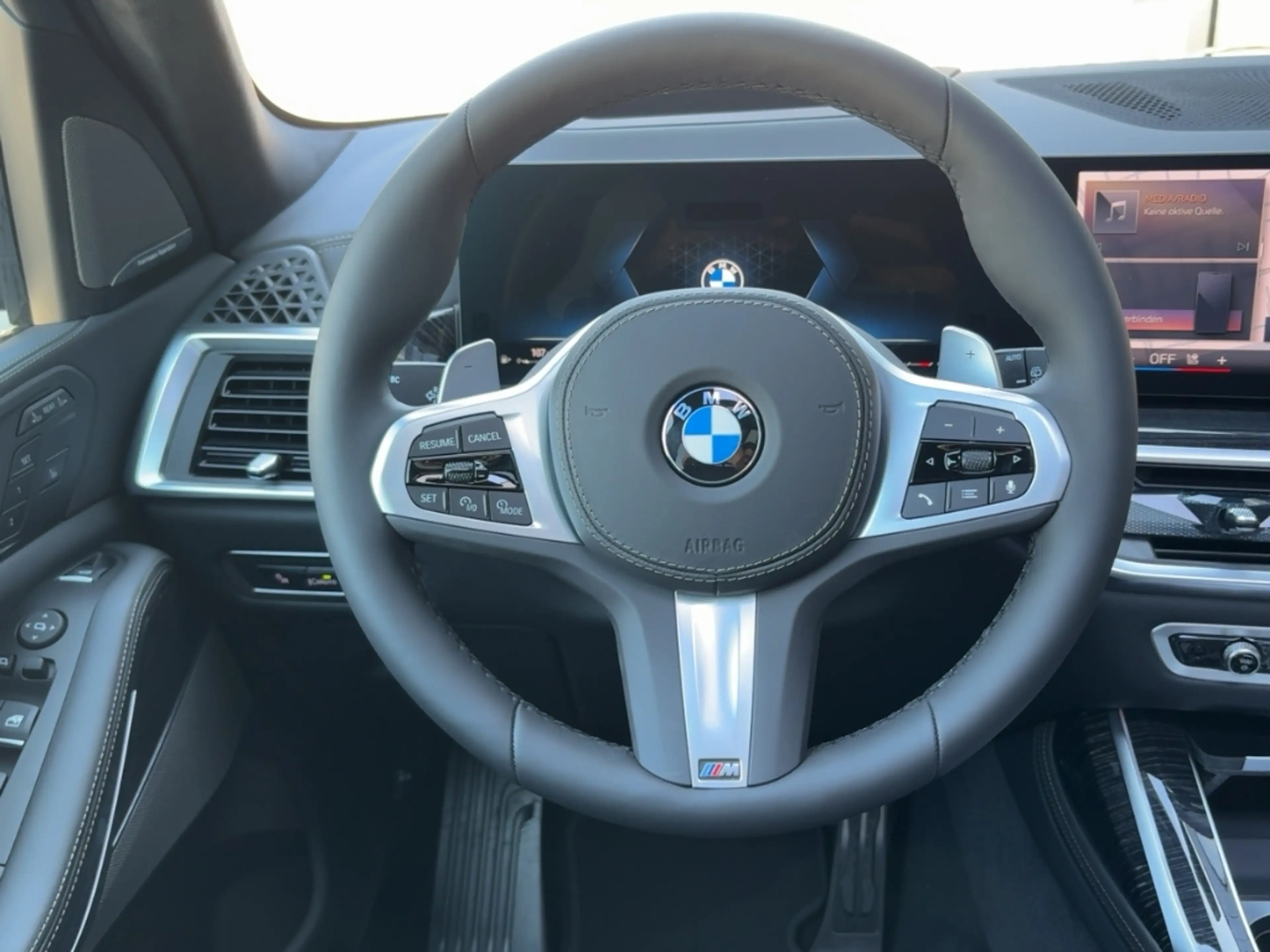 BMW X7 xDrive 40d Sportpaket HUD Luftfederung Niveau Stan — photo 9