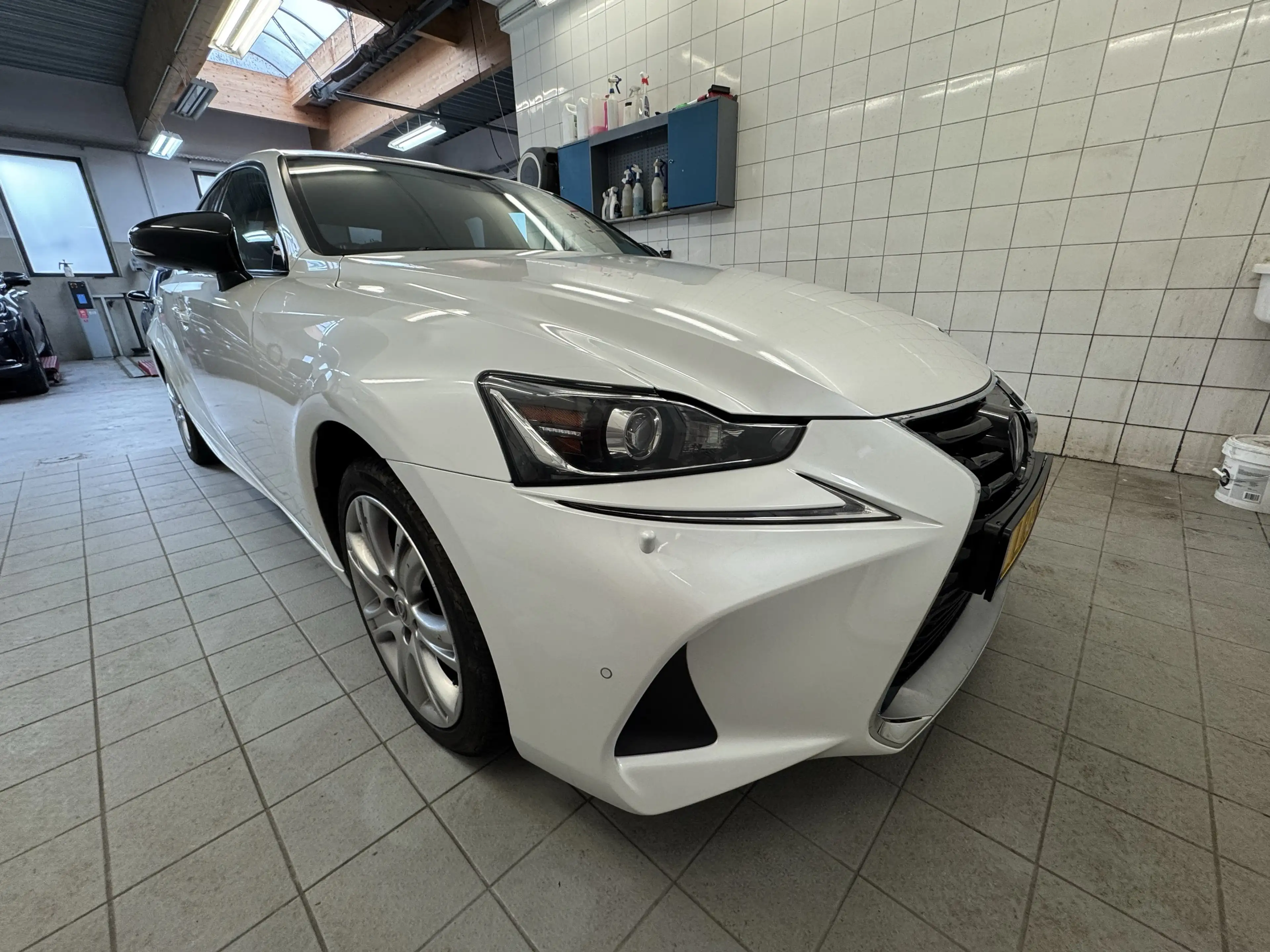 Lexus IS 300 IS300H — photo 8