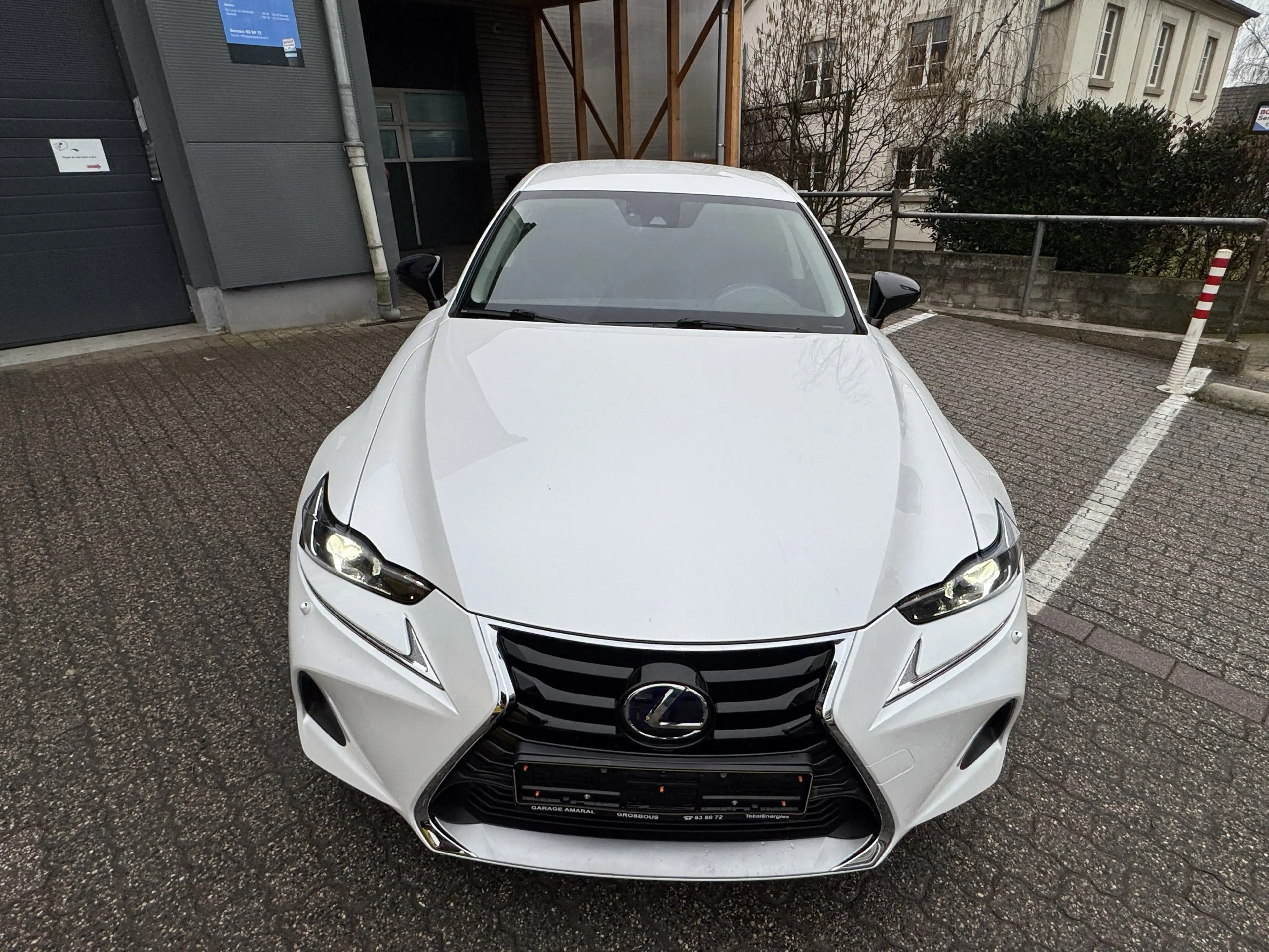 Lexus IS 300 IS300H — photo 7